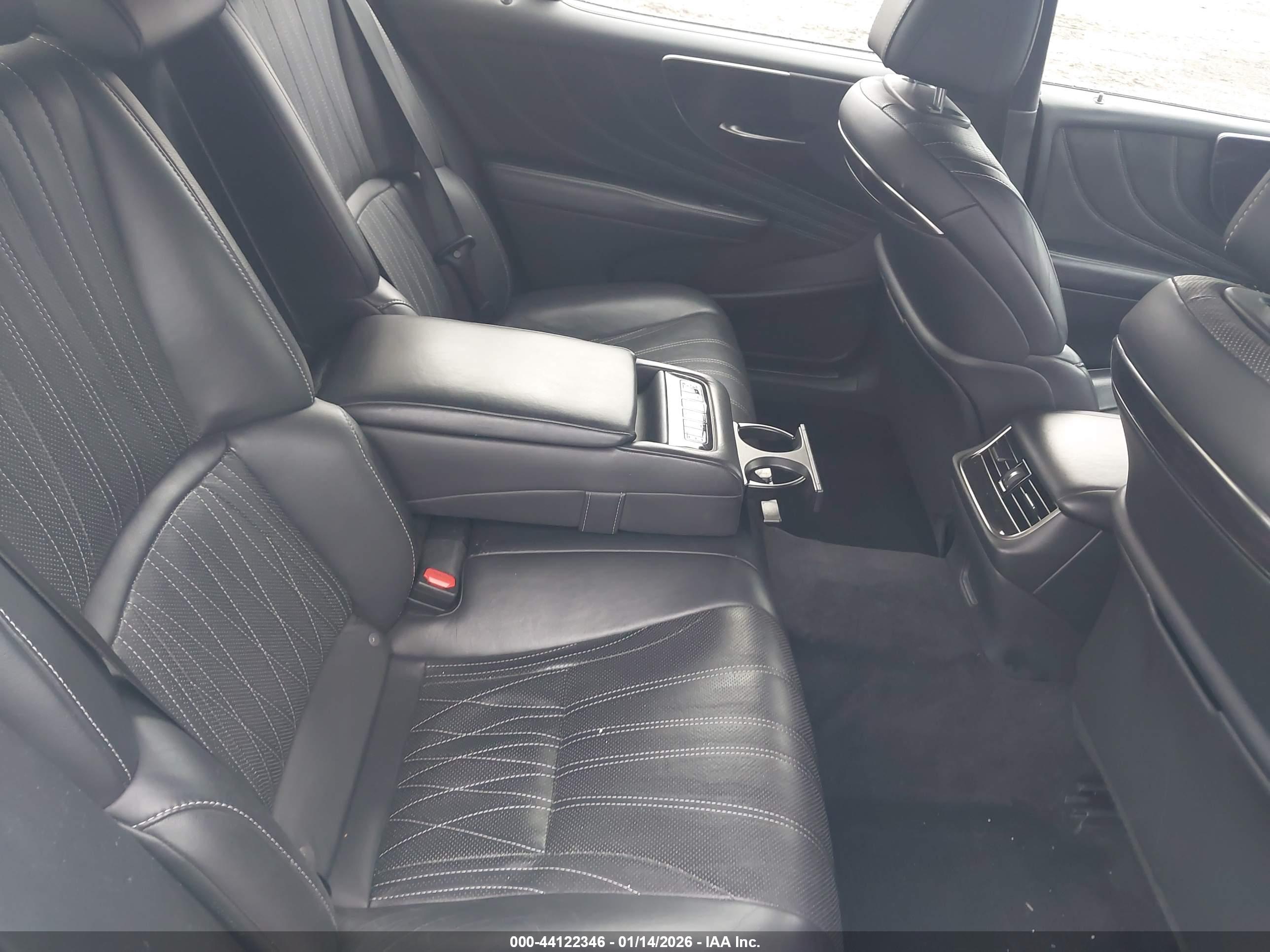 LEXUS LS image 8