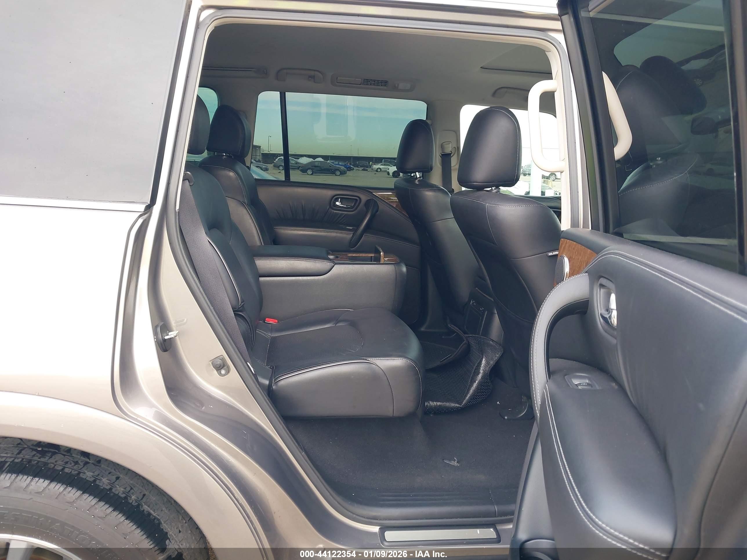 INFINITI QX80 image 8