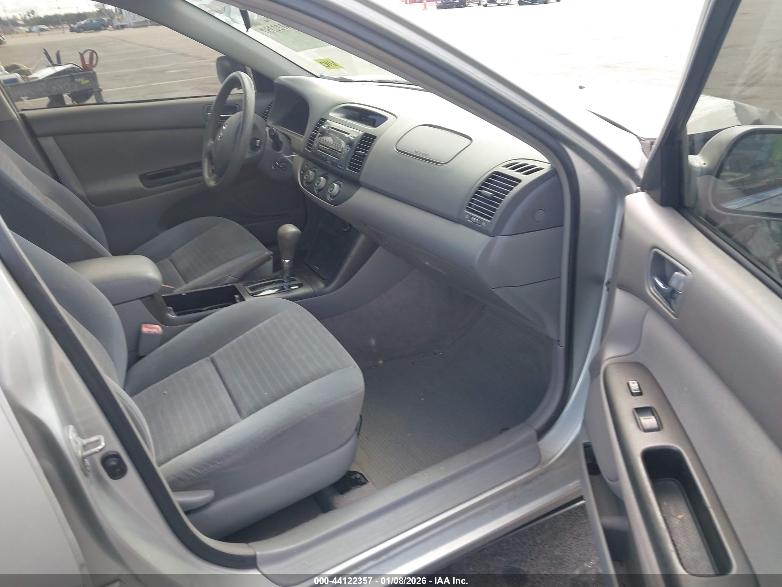 TOYOTA CAMRY image 5