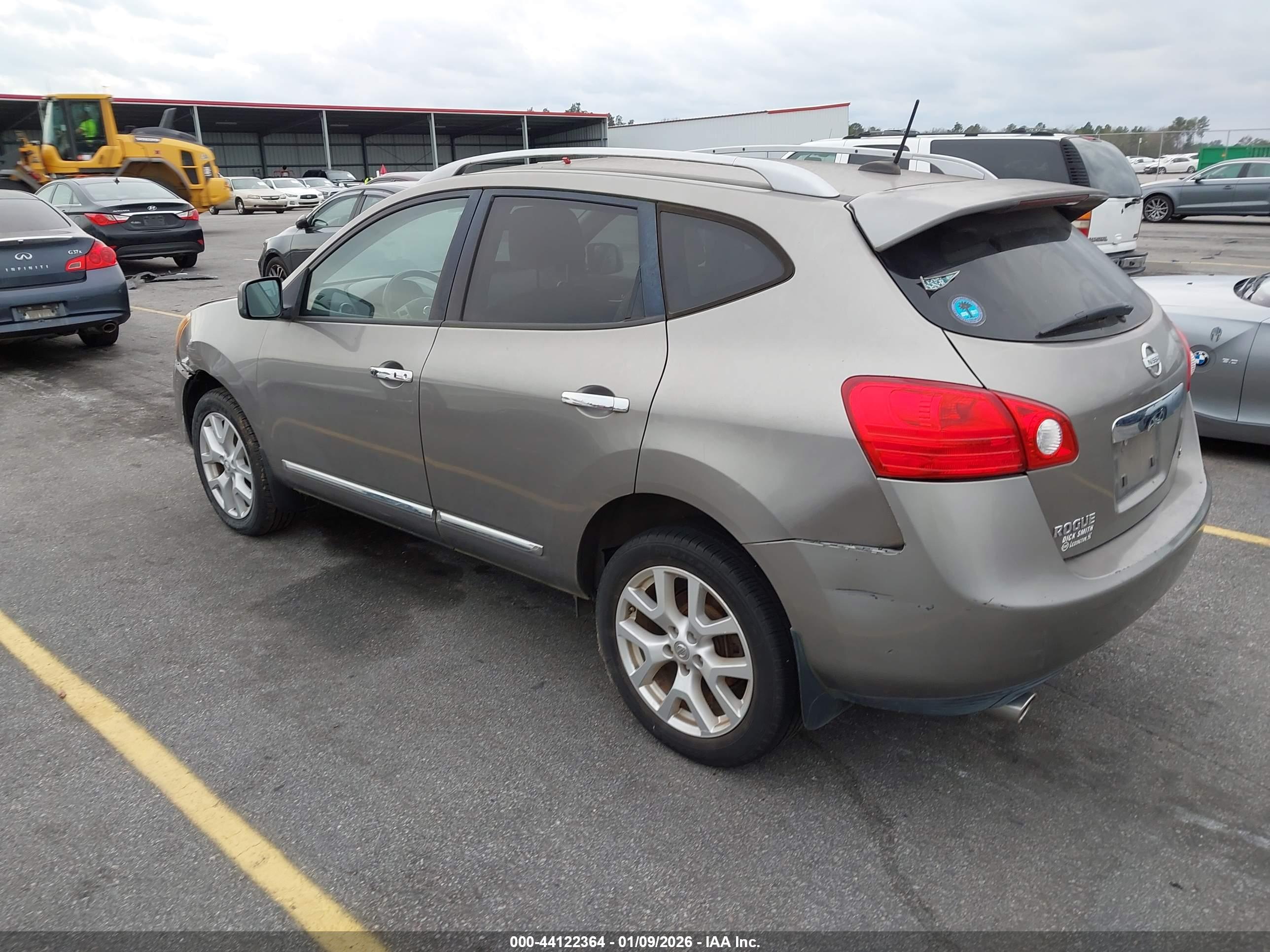 NISSAN ROGUE image 3