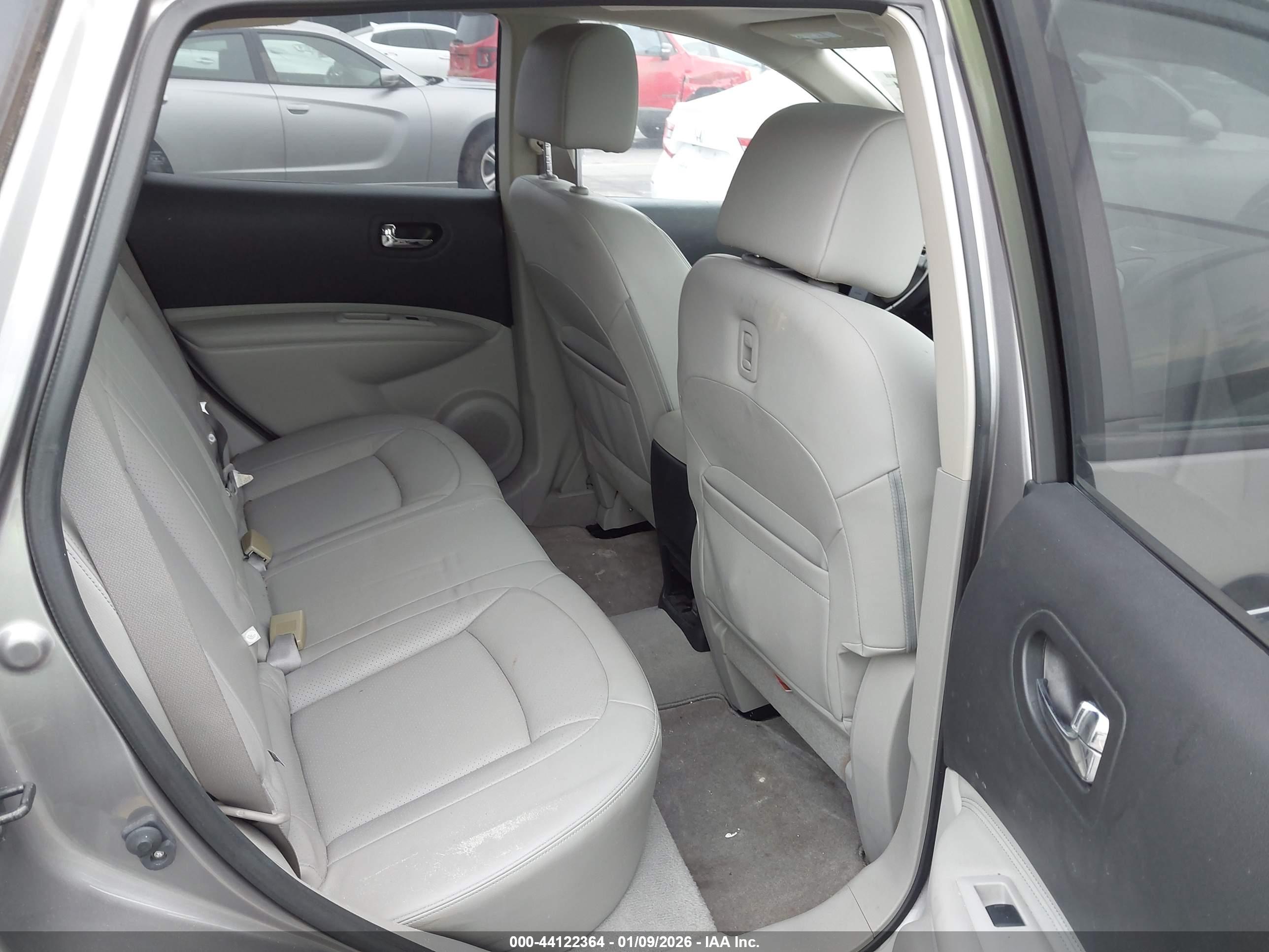 NISSAN ROGUE image 8