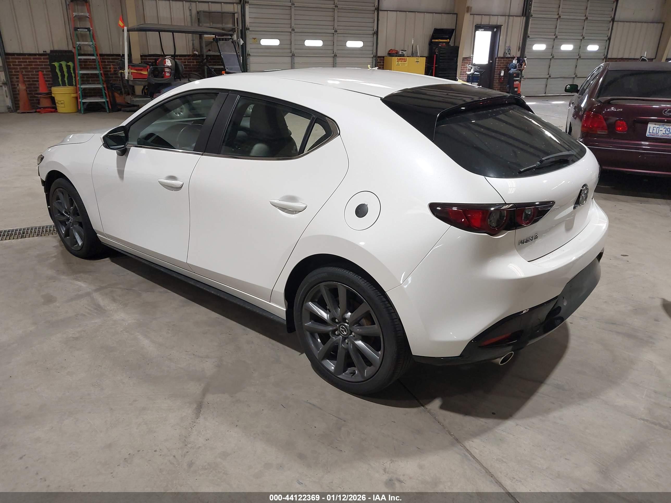 MAZDA MAZDA3 image 3