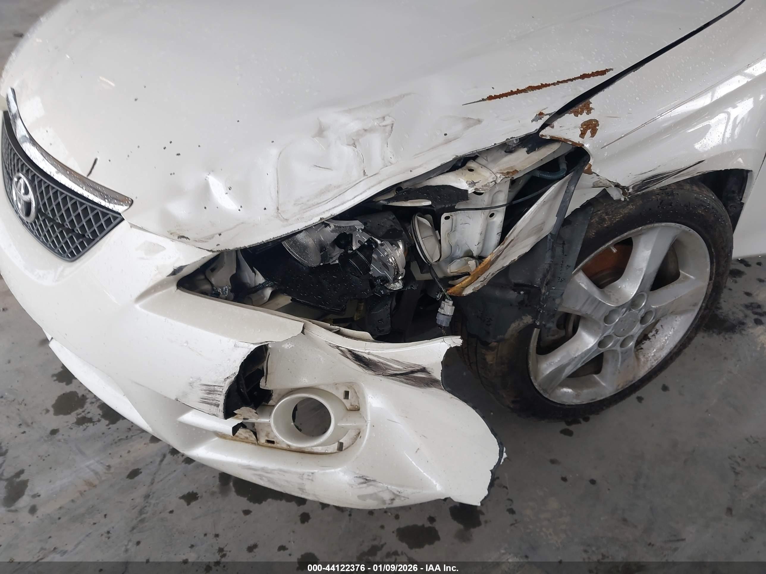 TOYOTA CAMRY image 6