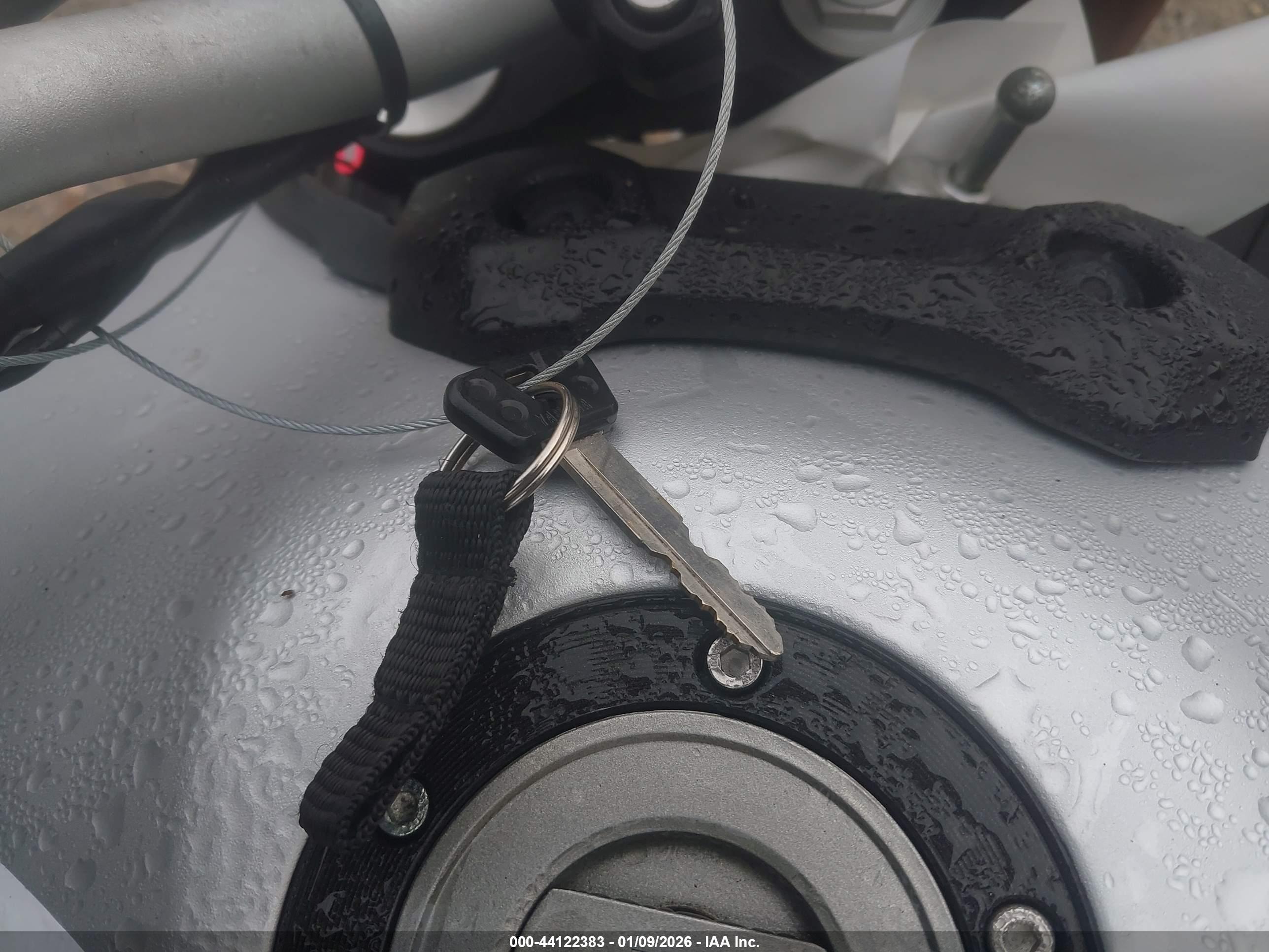 YAMAHA FZ09 image 11