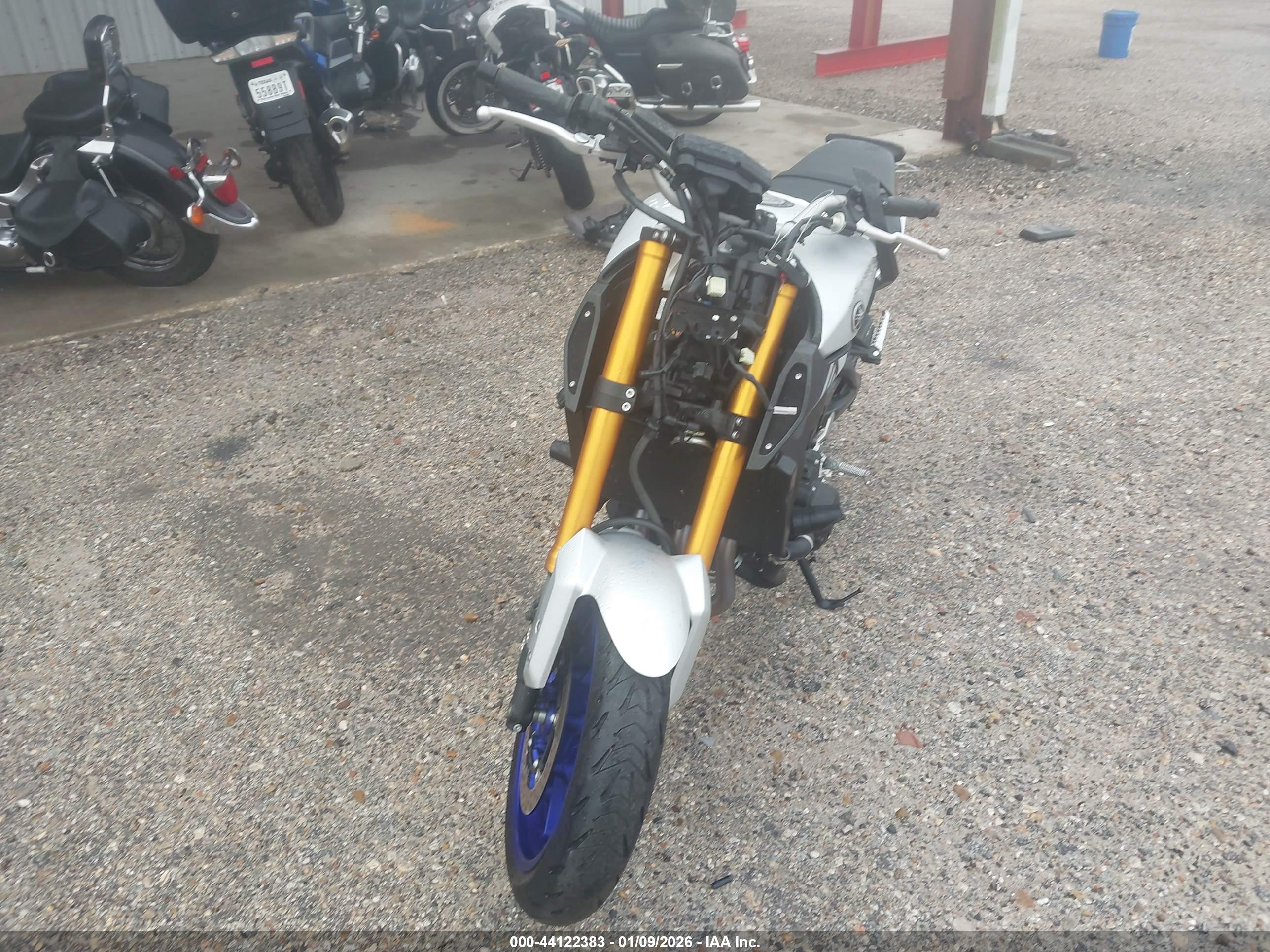 YAMAHA FZ09 image 5