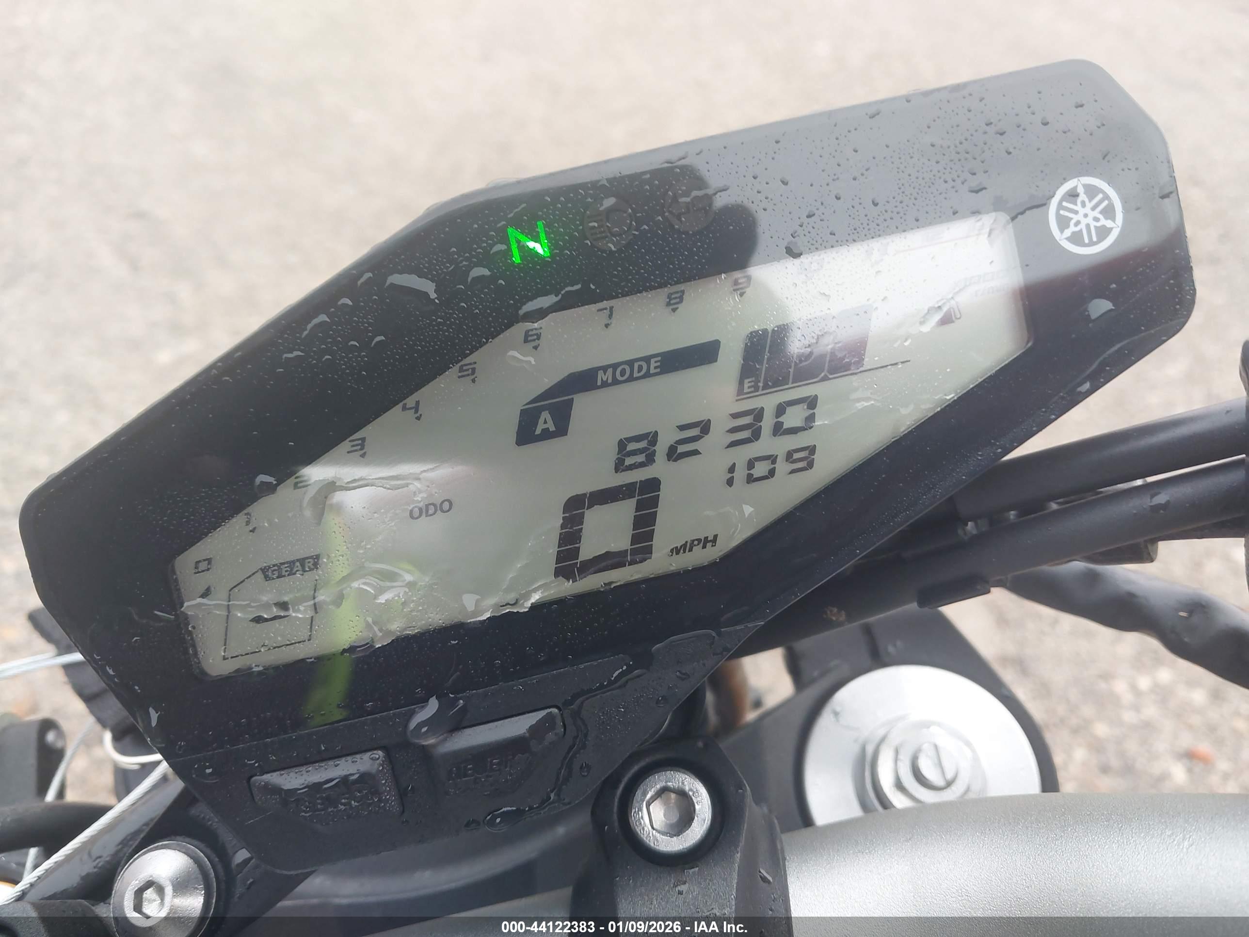 YAMAHA FZ09 image 7