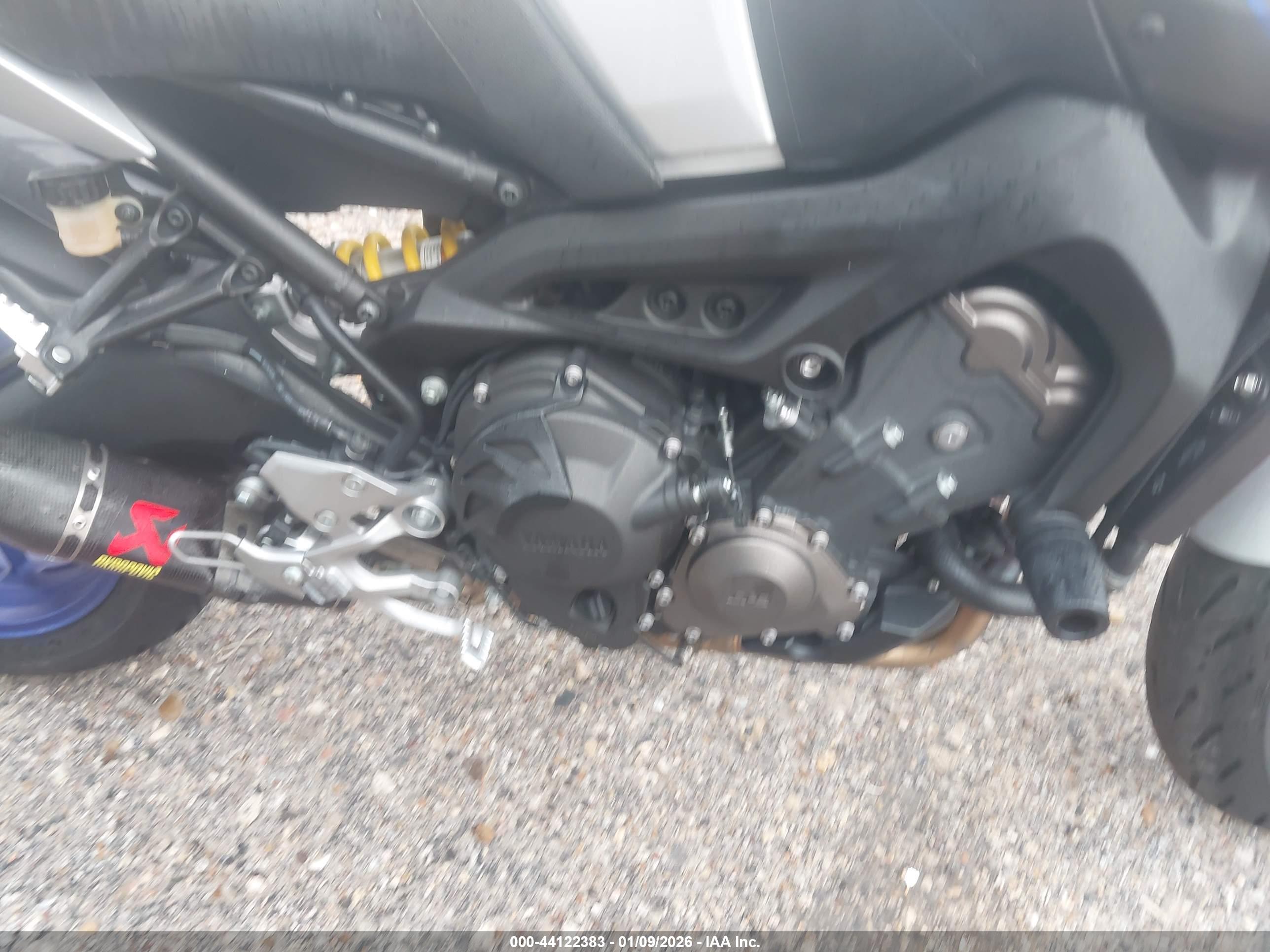 YAMAHA FZ09 image 8