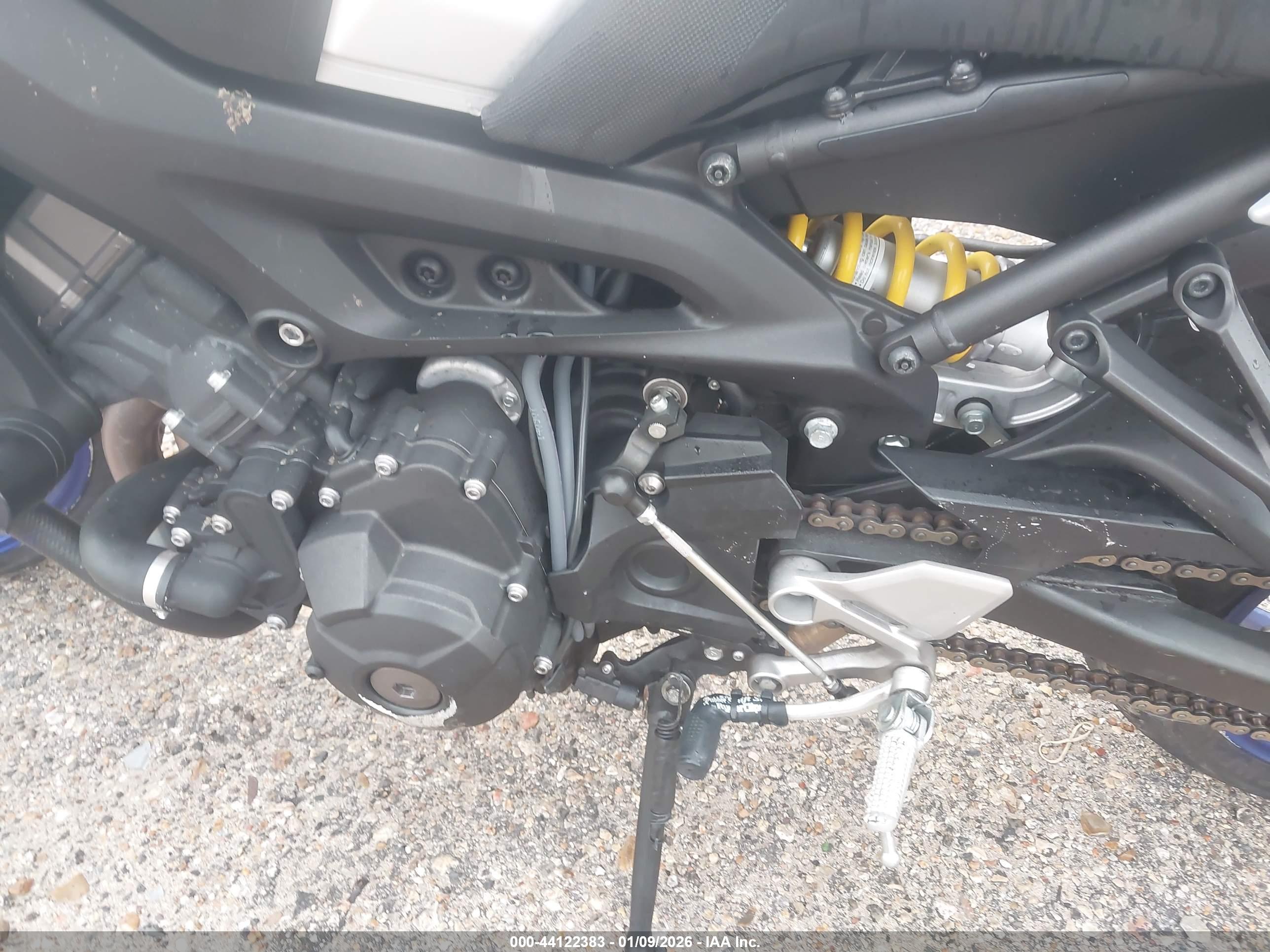 YAMAHA FZ09 image 9
