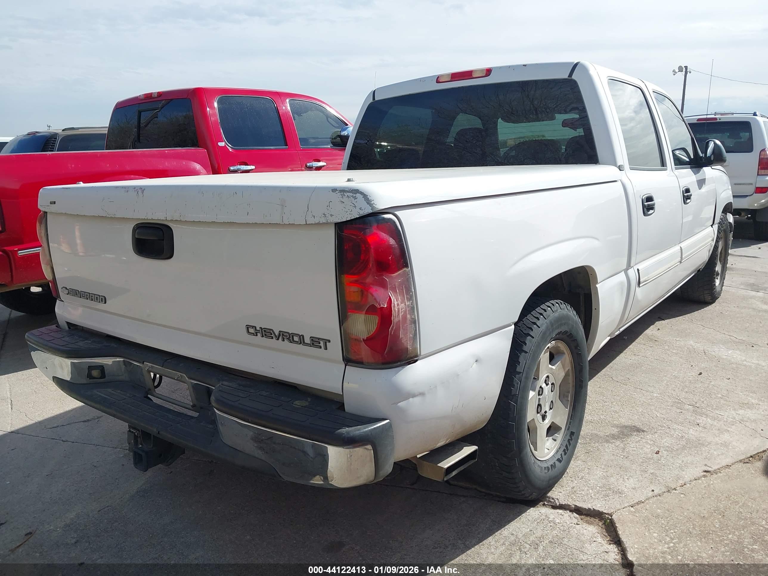 CHEVROLET SILVERADO image 4