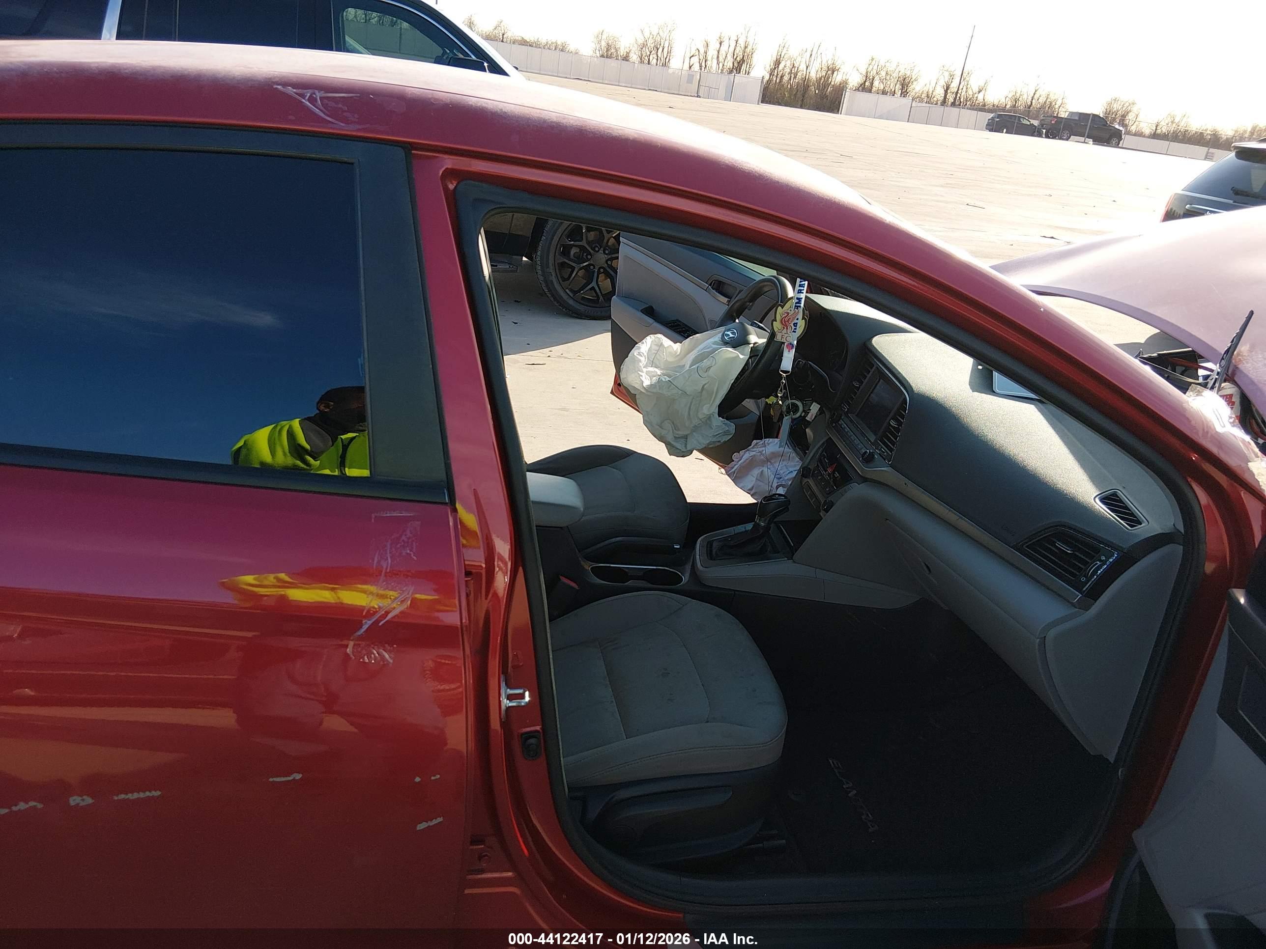 HYUNDAI ELANTRA image 5