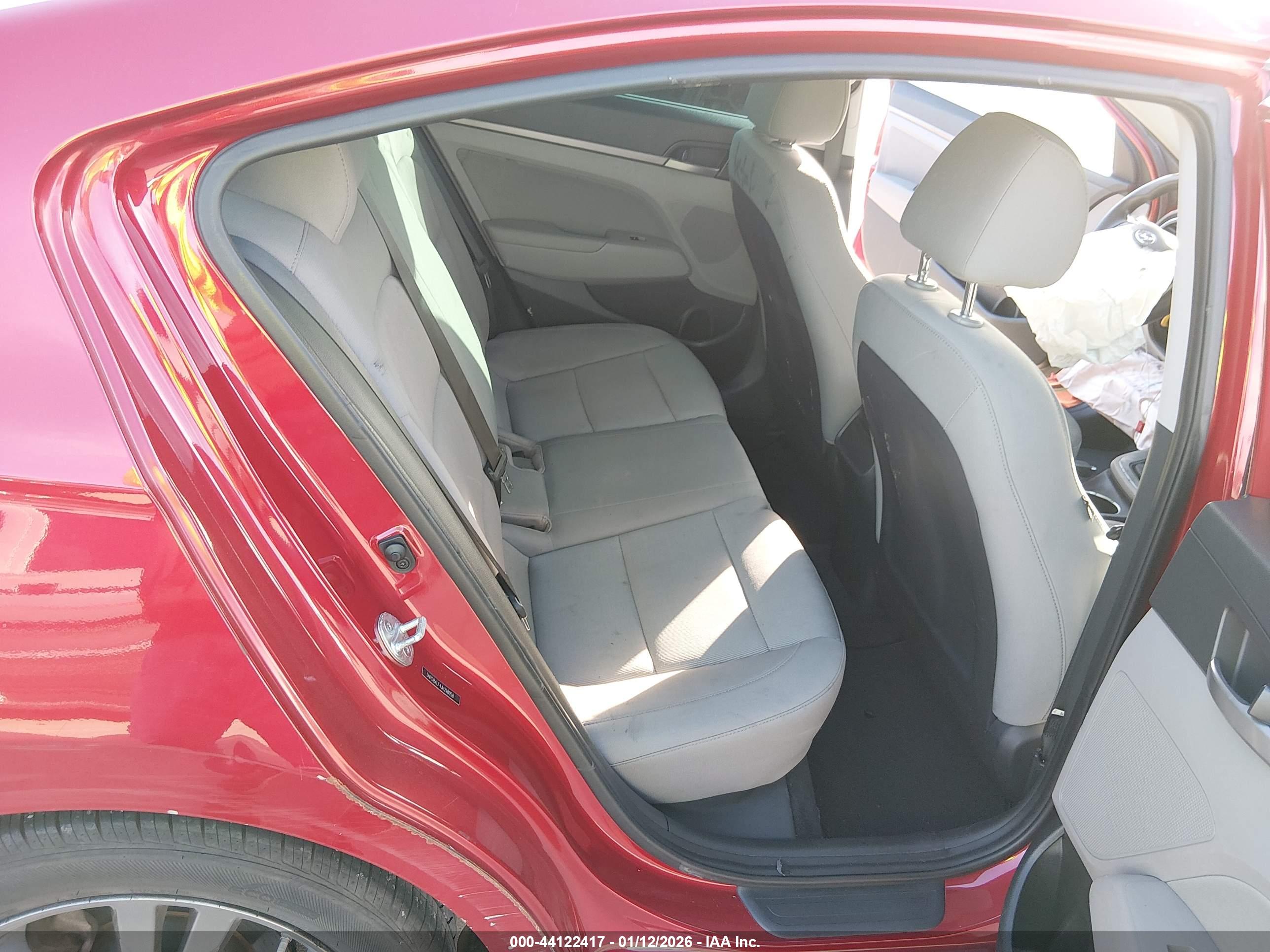 HYUNDAI ELANTRA image 8