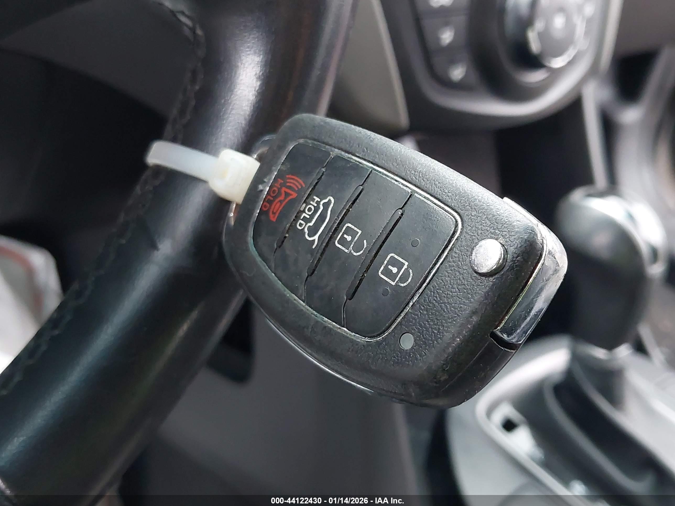HYUNDAI SANTA image 11