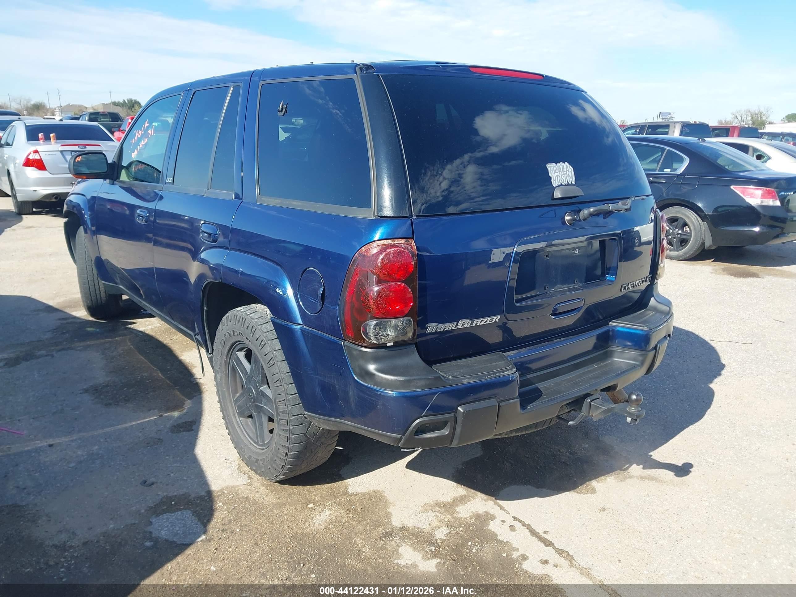 CHEVROLET TRAILBLAZER image 3