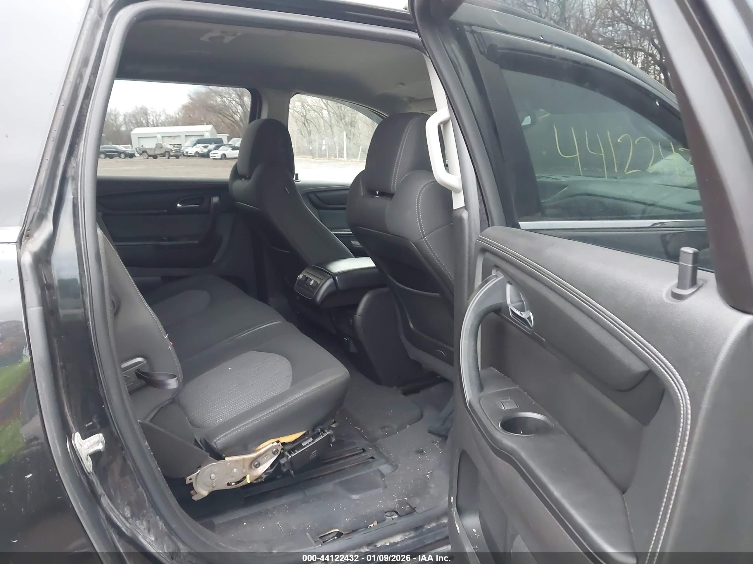 CHEVROLET TRAVERSE image 8