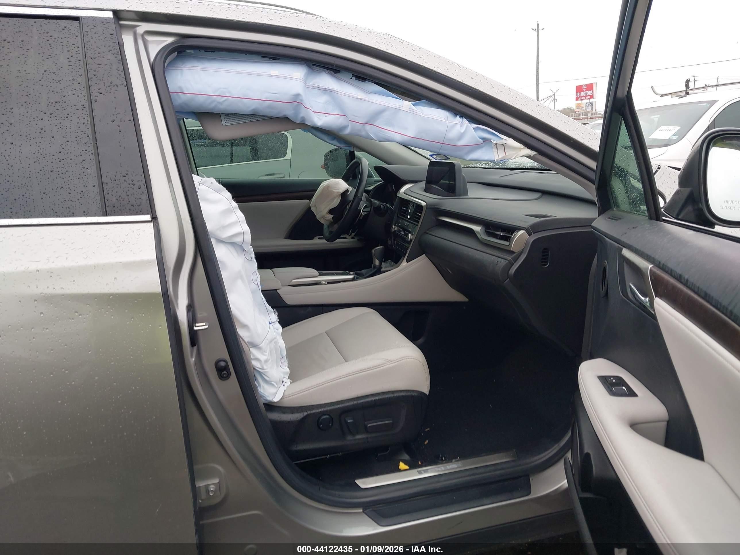 LEXUS RX image 5