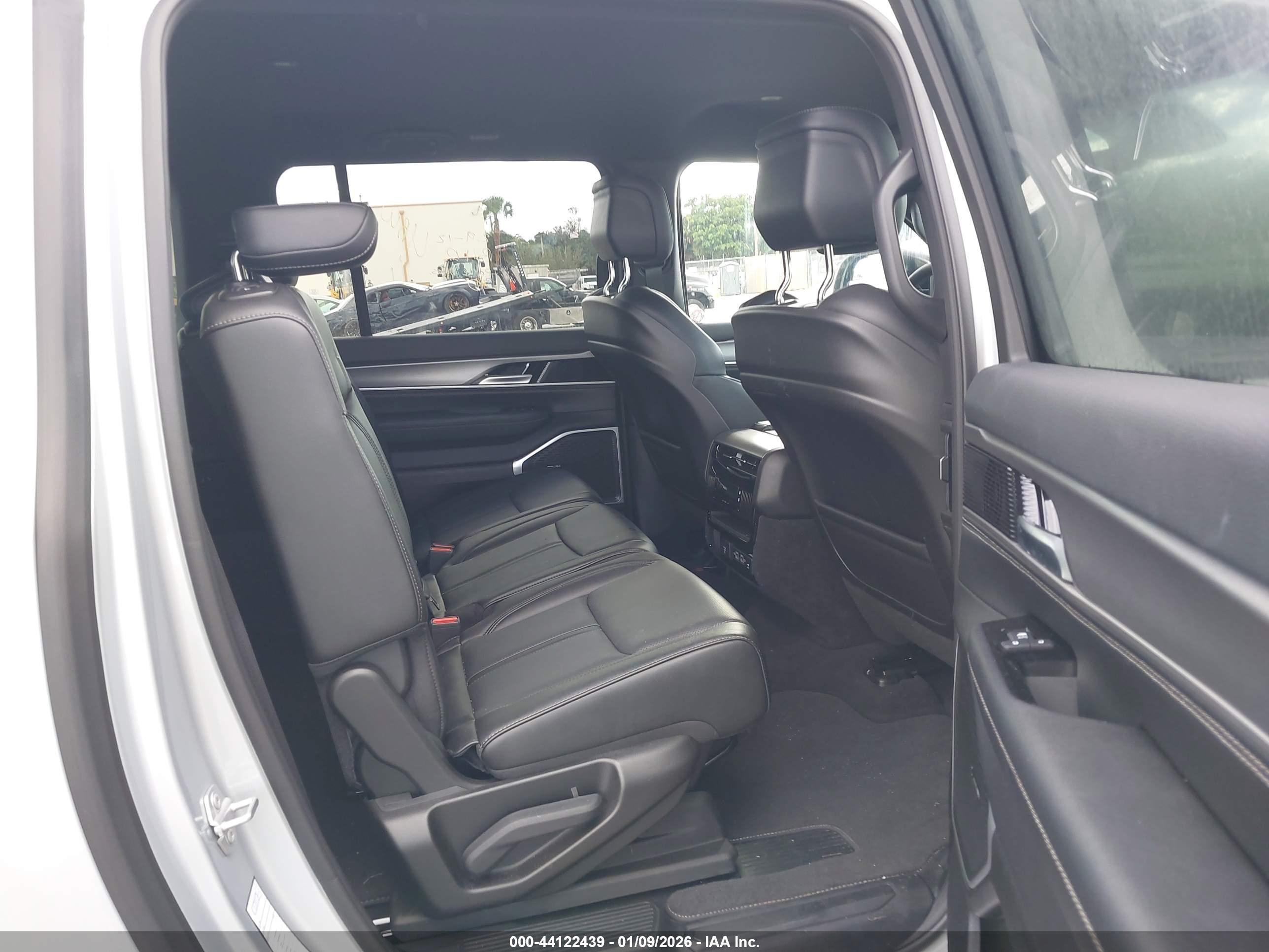 JEEP WAGONEER image 8