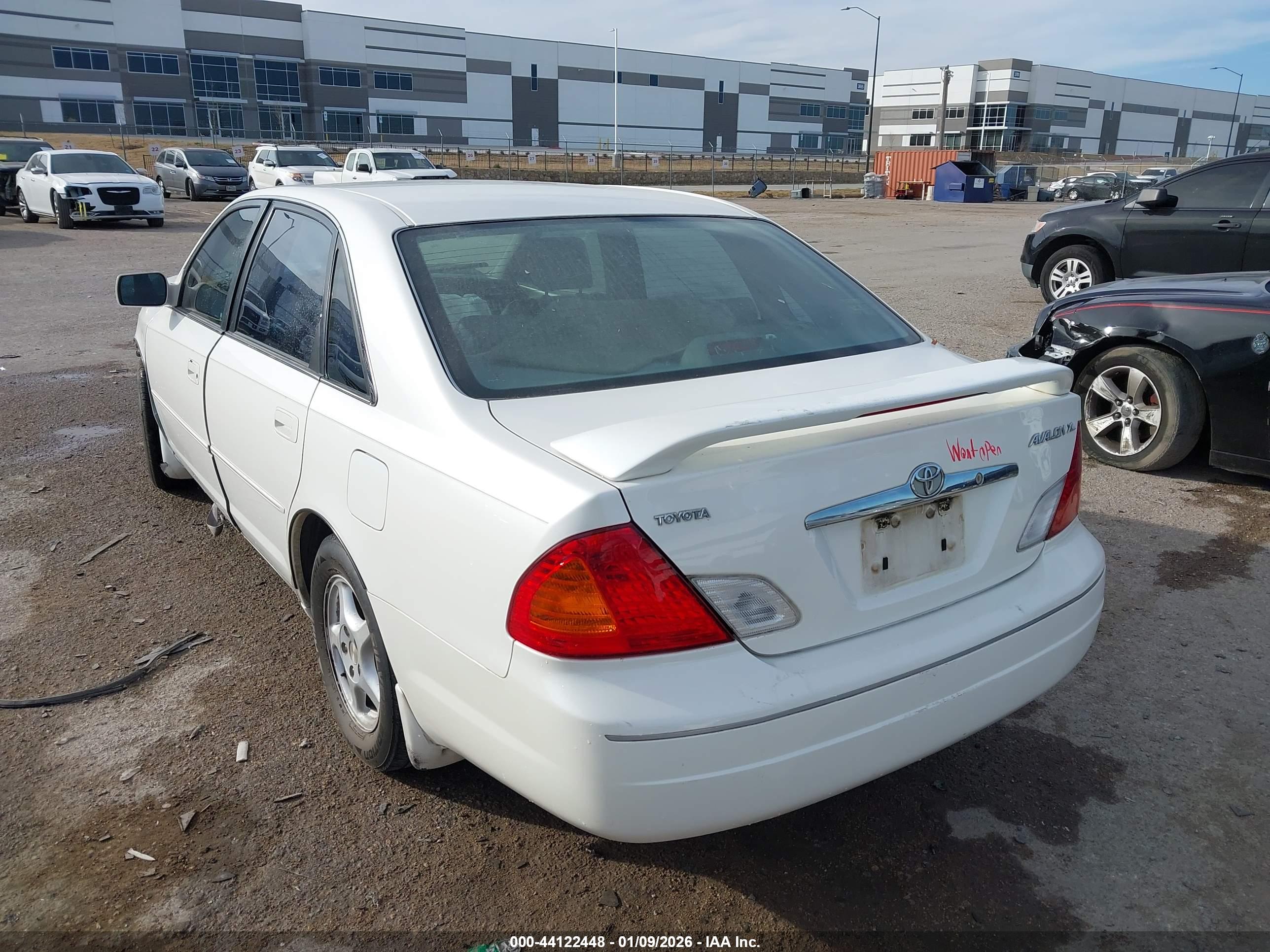 TOYOTA AVALON image 3