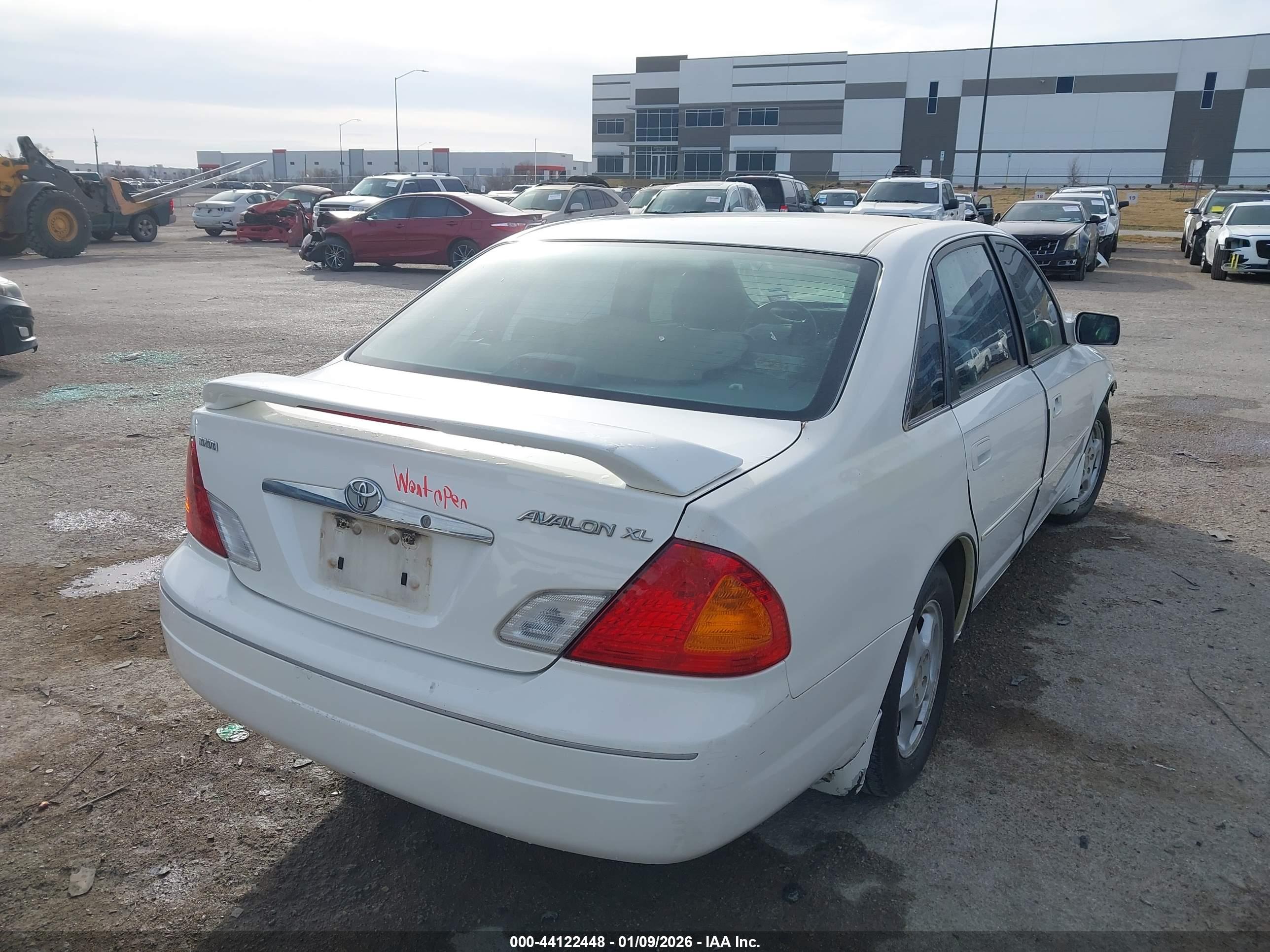 TOYOTA AVALON image 4