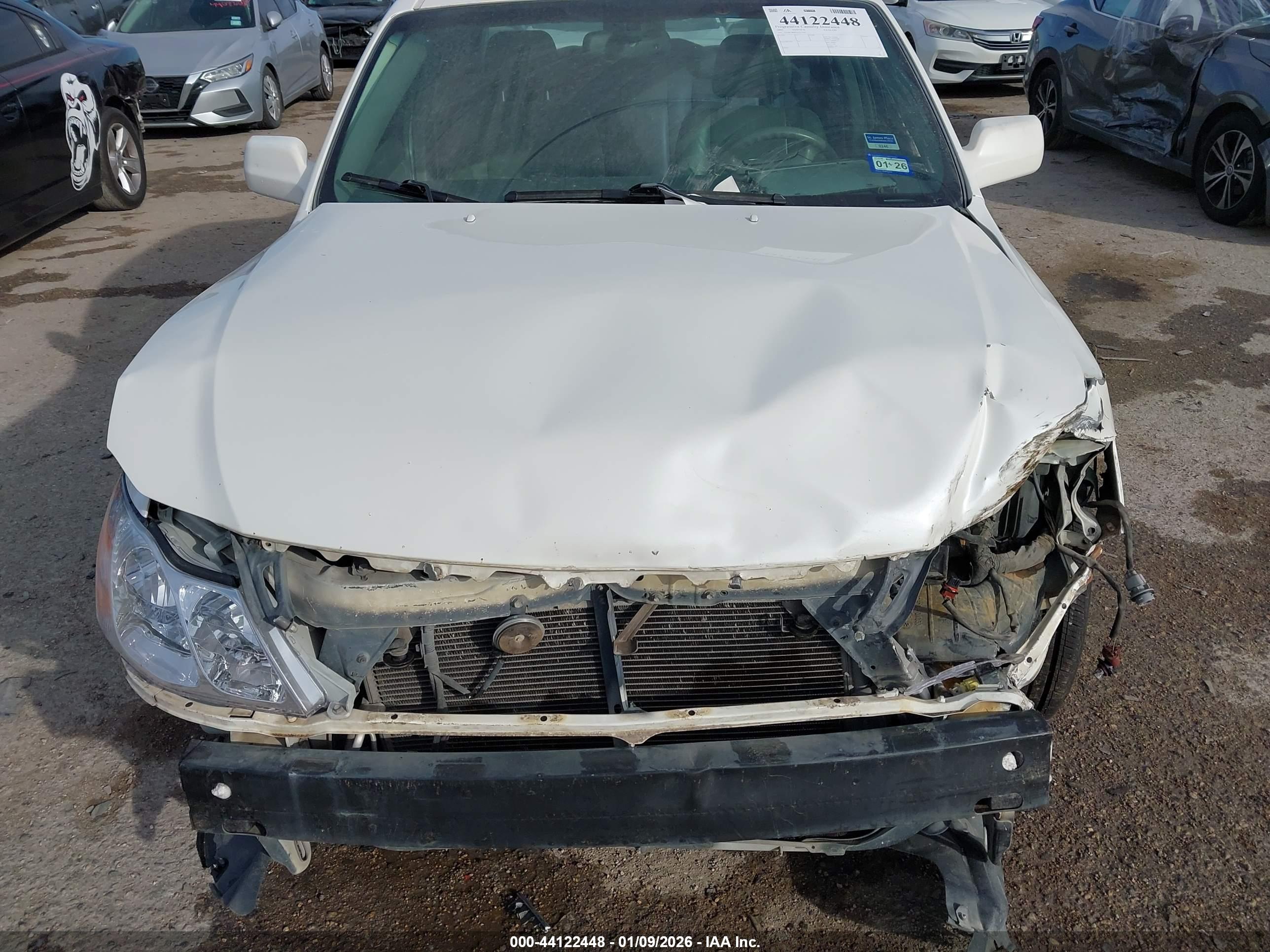TOYOTA AVALON image 6