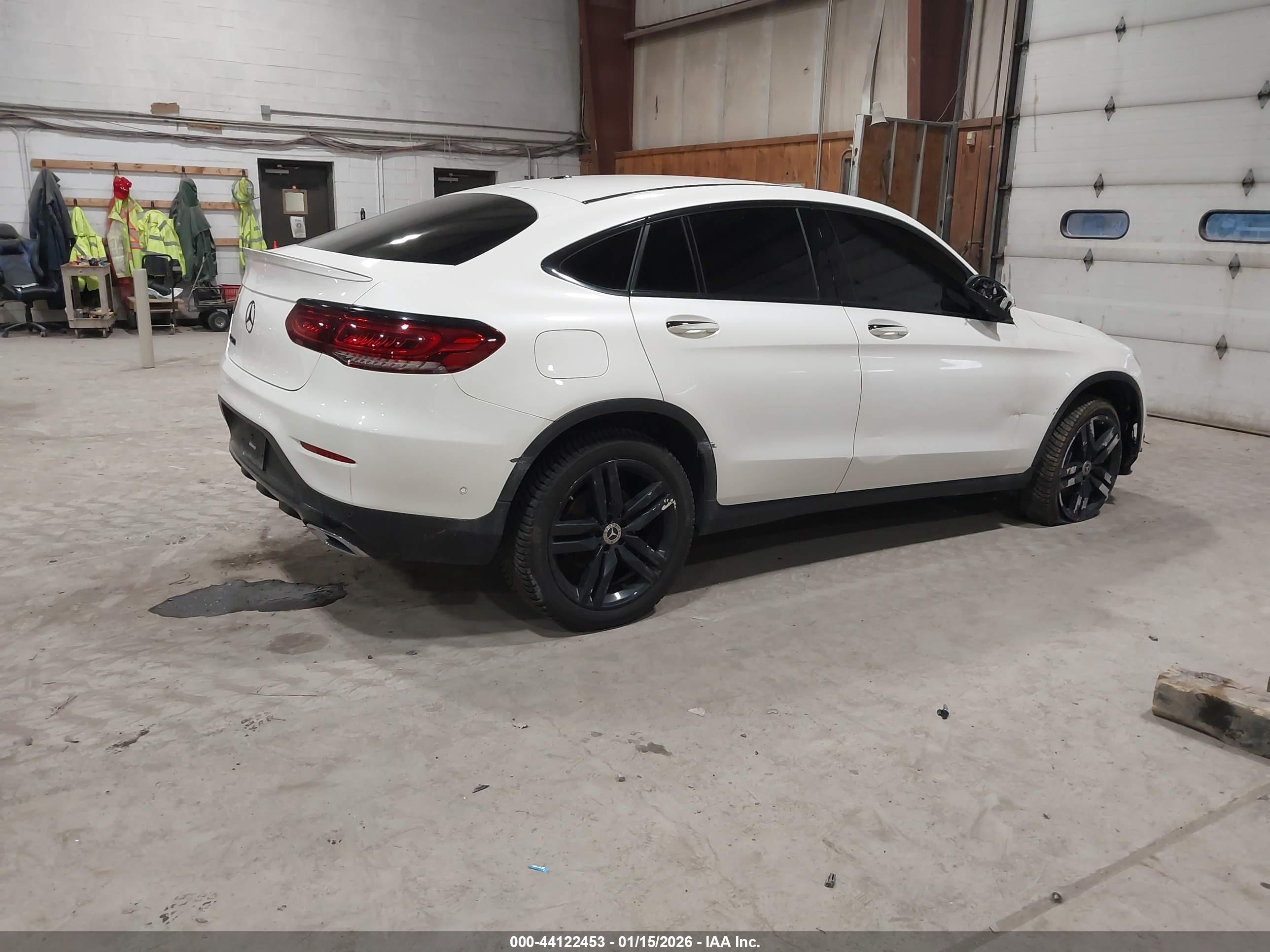 MERCEDES-BENZ GLC image 4