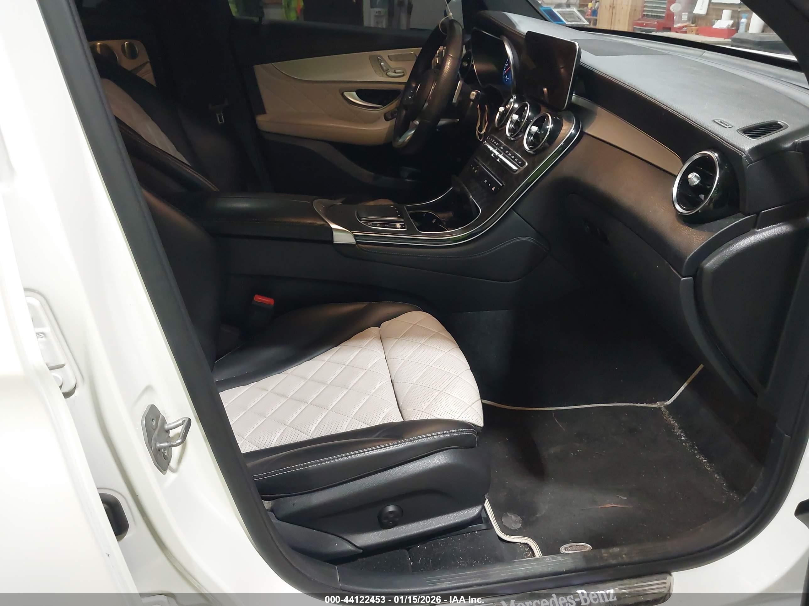 MERCEDES-BENZ GLC image 5