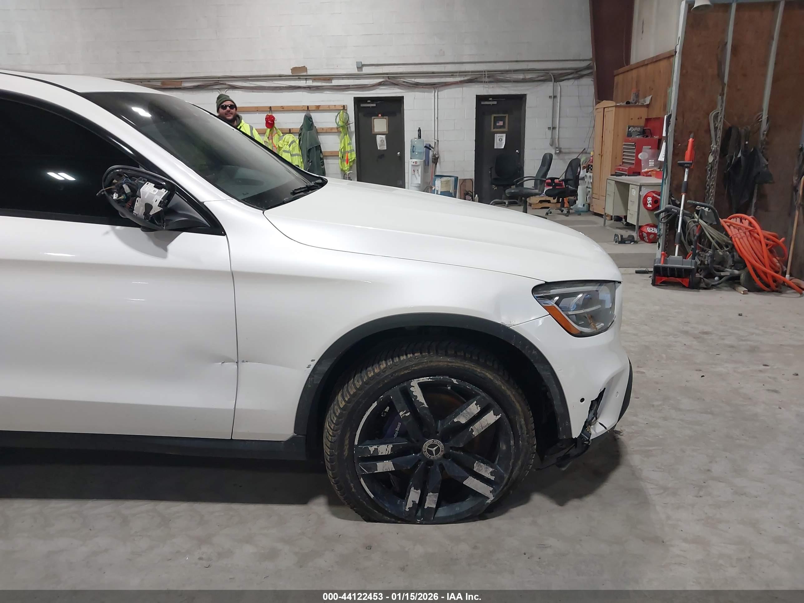 MERCEDES-BENZ GLC image 6