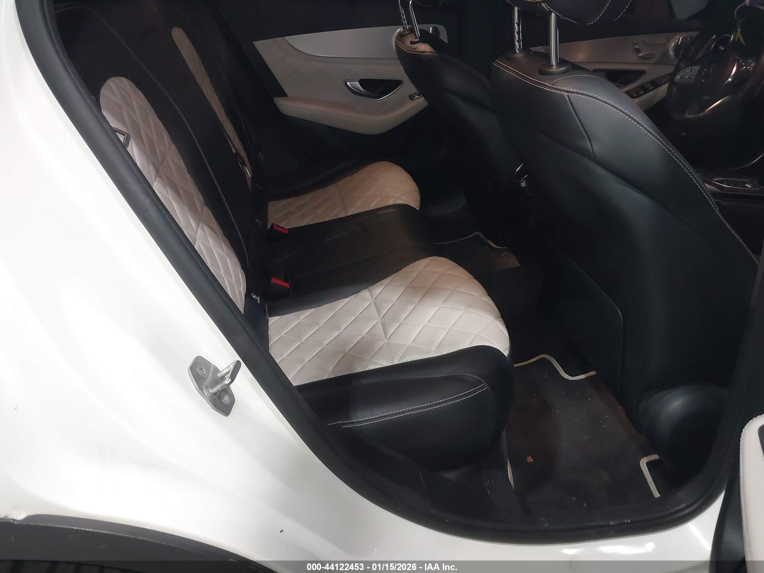 MERCEDES-BENZ GLC image 8