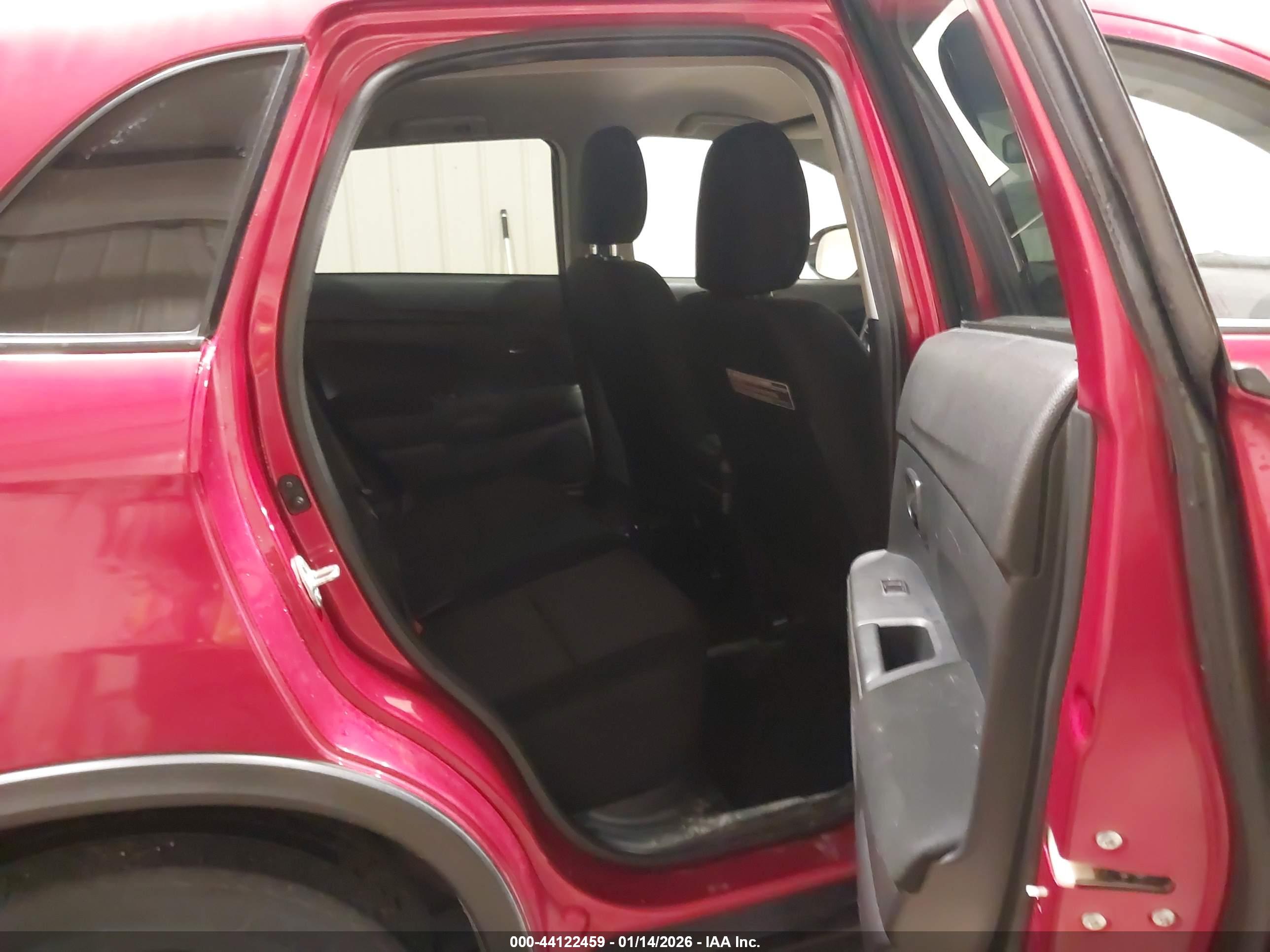 MITSUBISHI OUTLANDER image 8