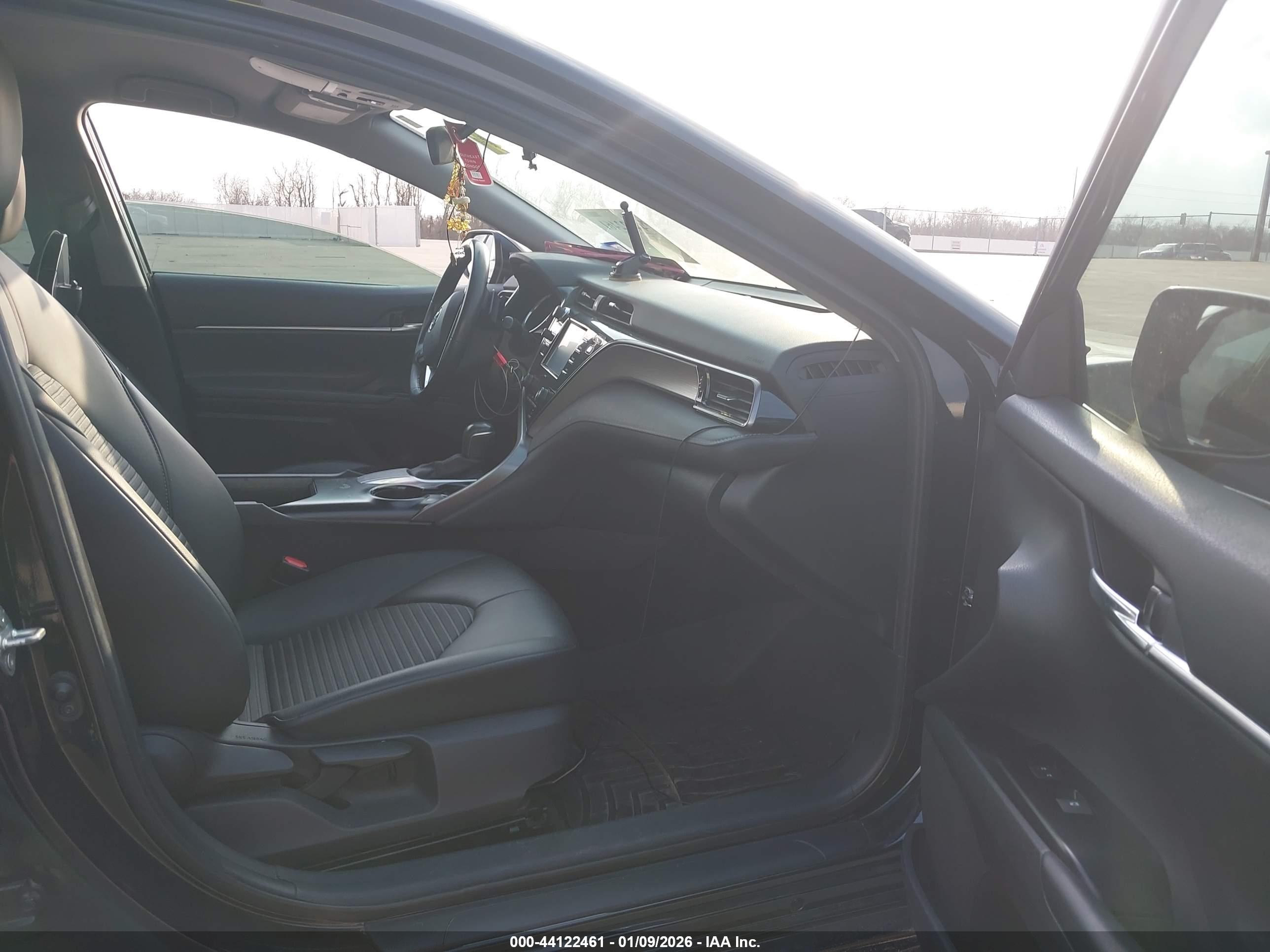 TOYOTA CAMRY image 5