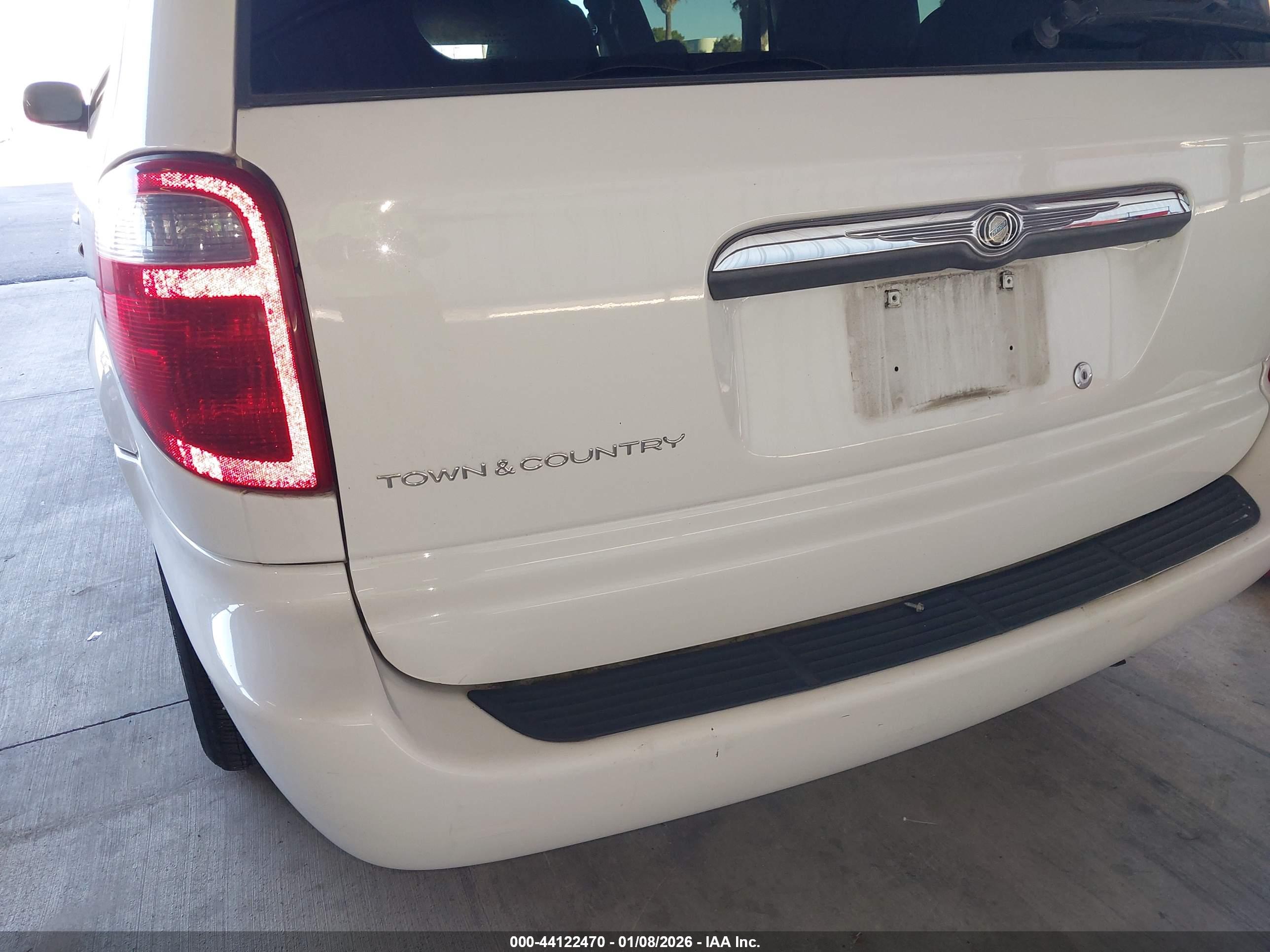 CHRYSLER TOWN image 6