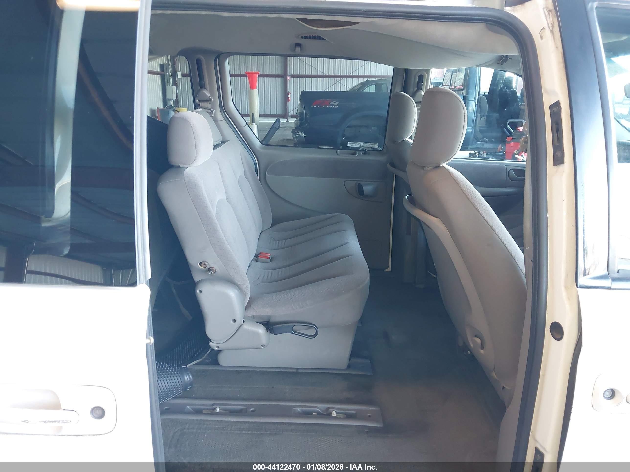 CHRYSLER TOWN image 8