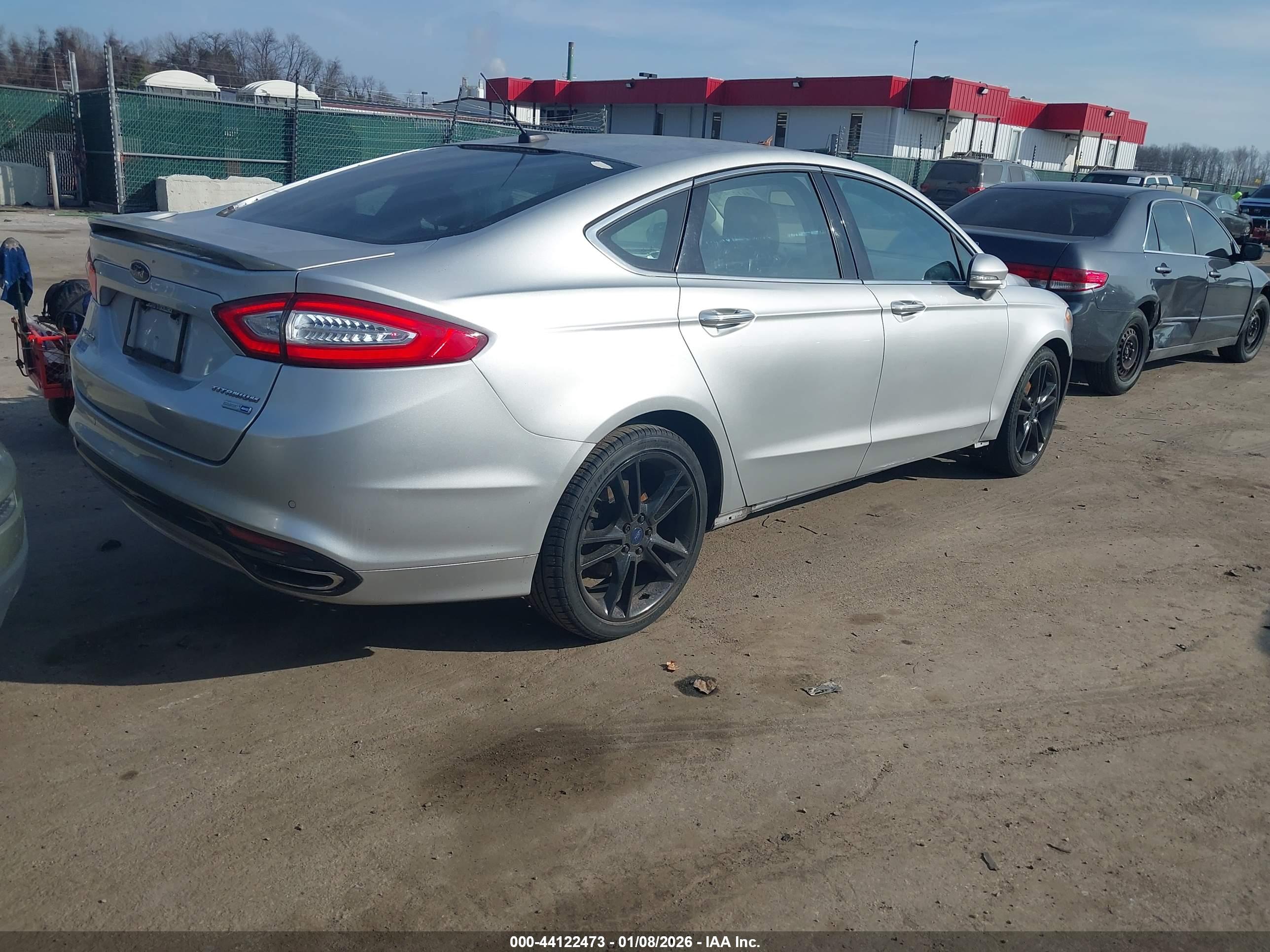 FORD FUSION image 4