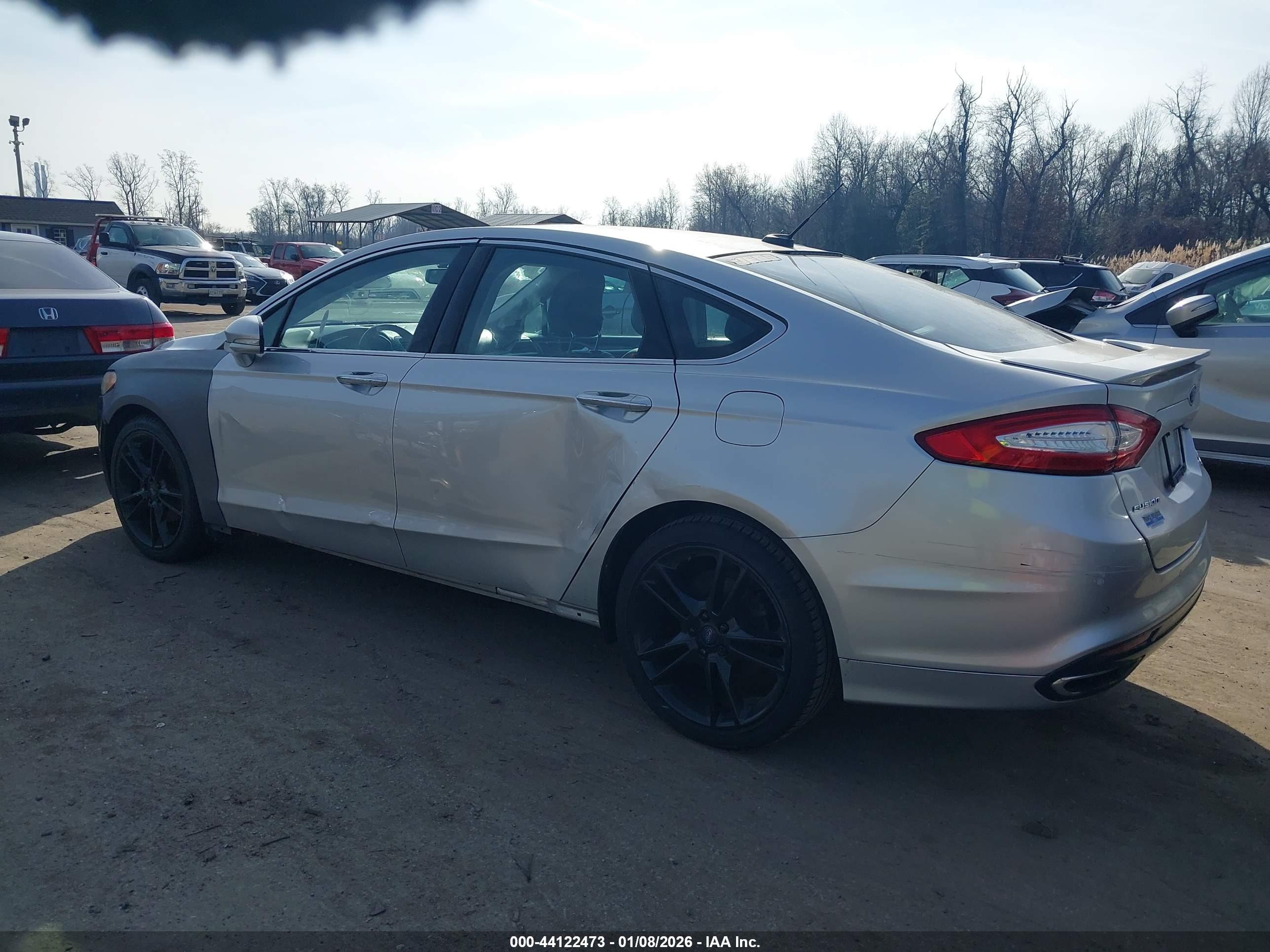 FORD FUSION image 6