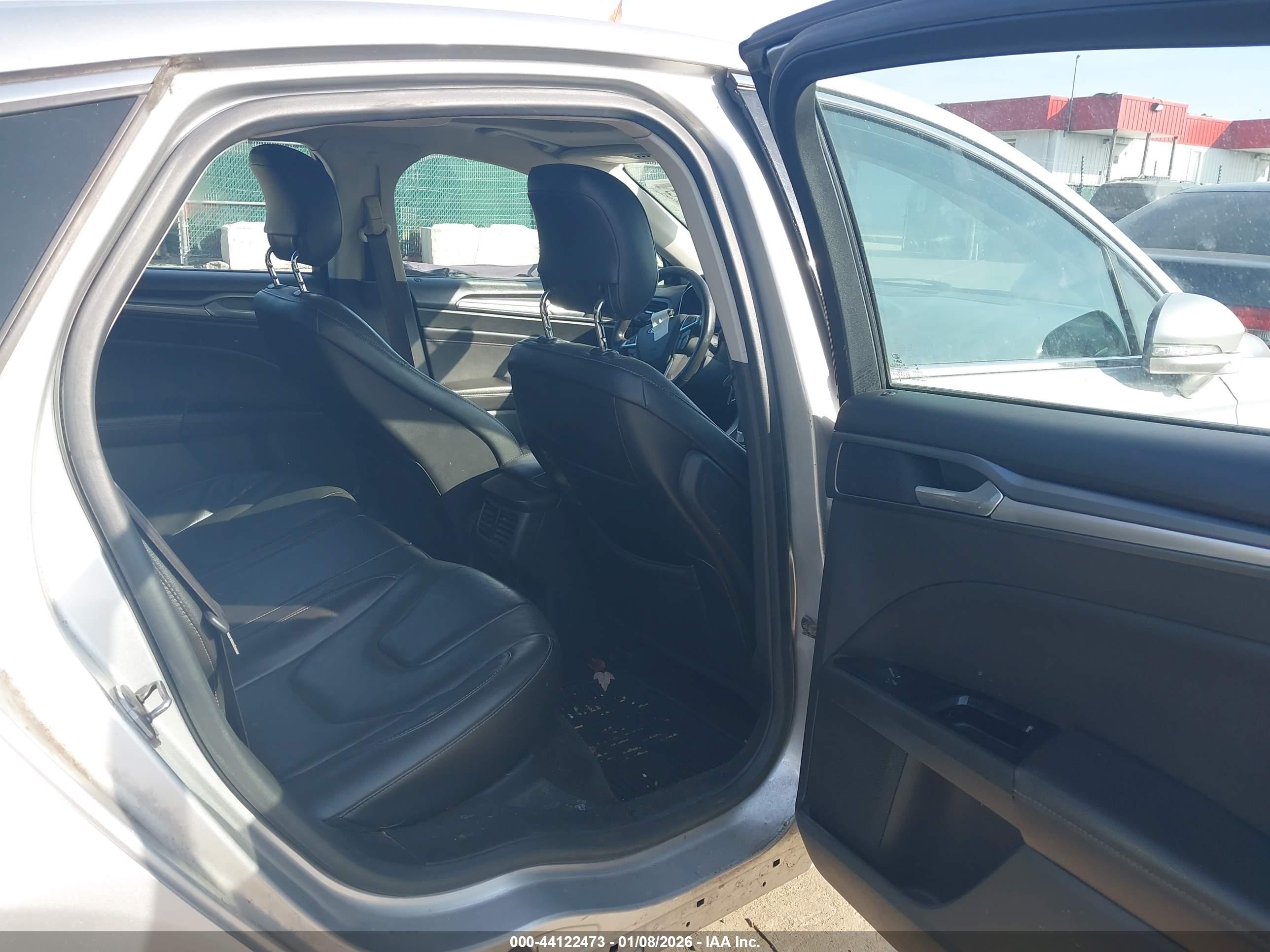 FORD FUSION image 8