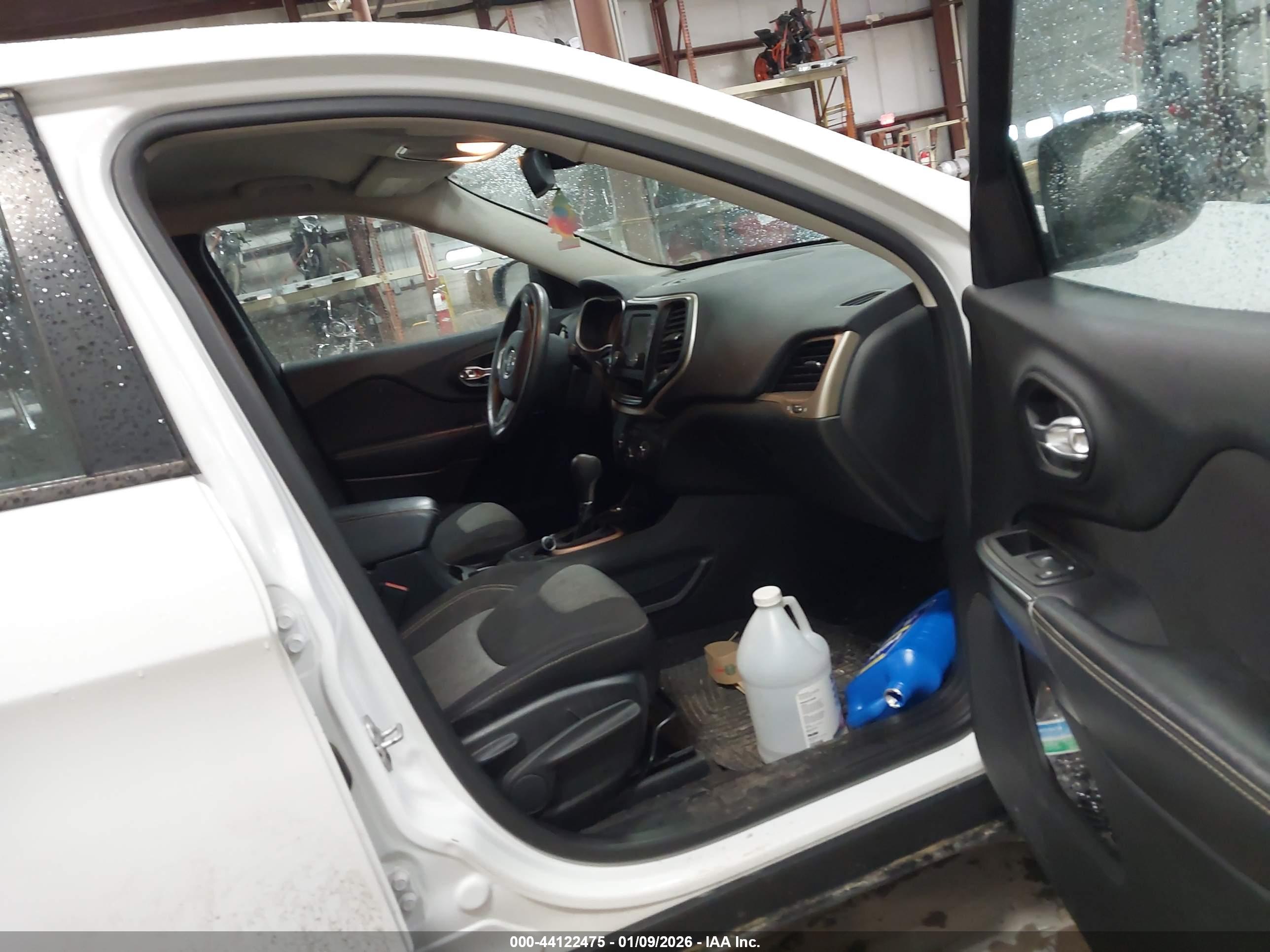 JEEP CHEROKEE image 5