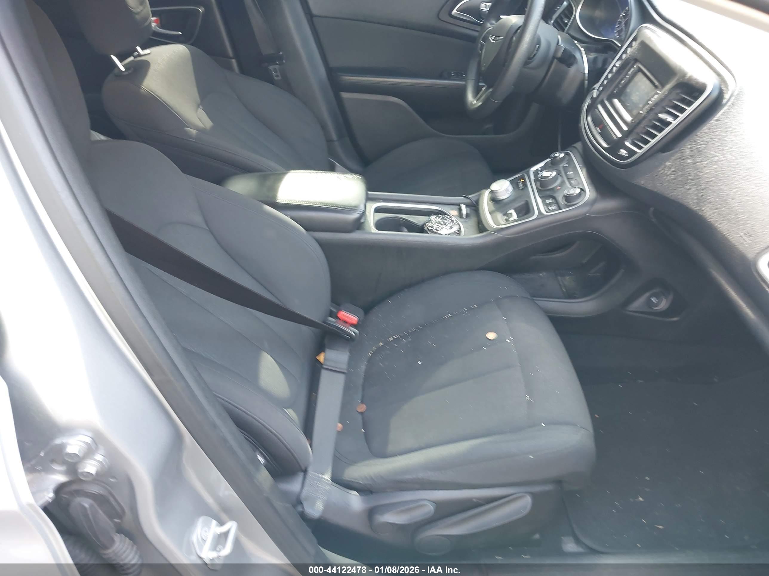 CHRYSLER 200 image 5