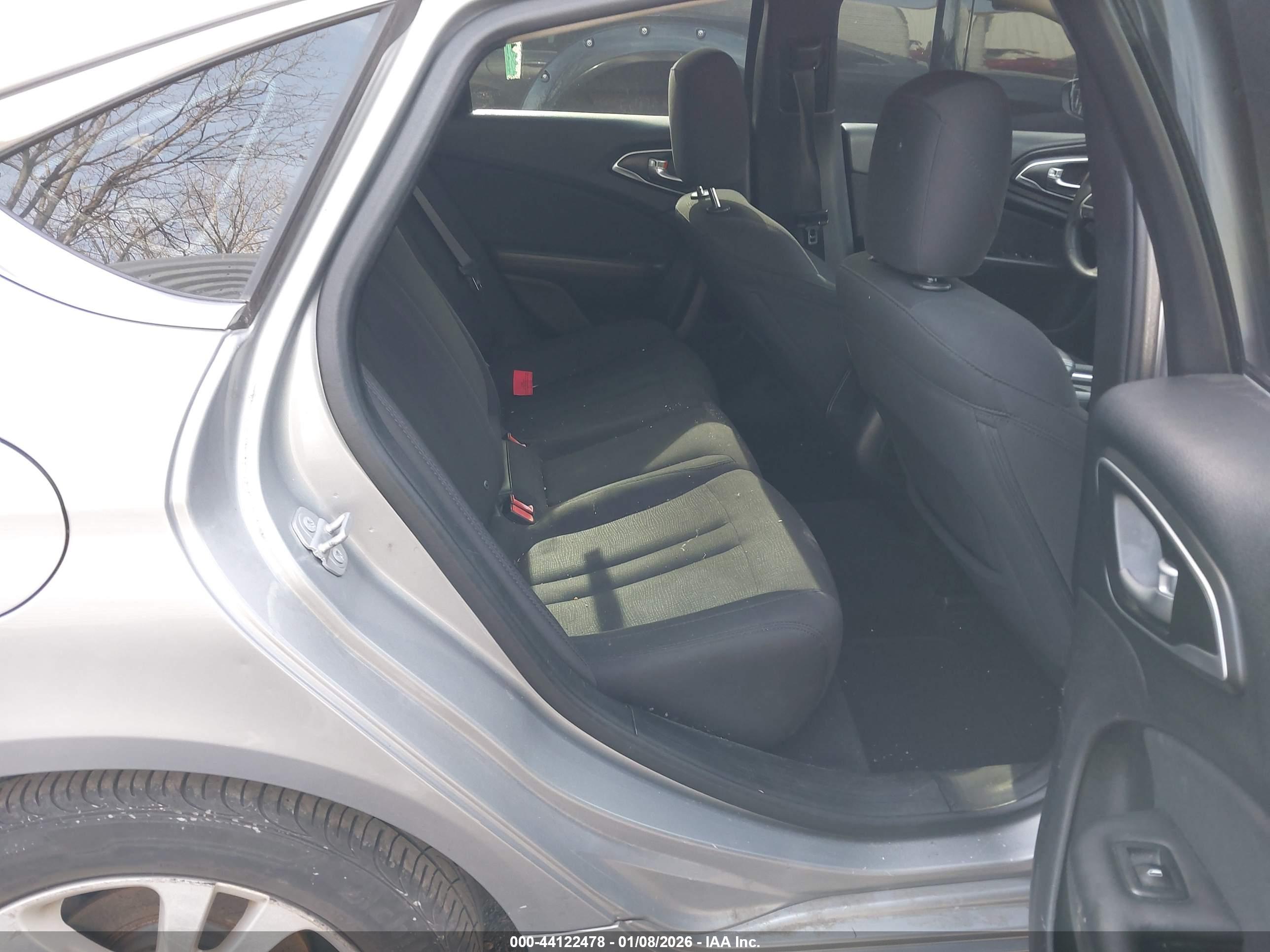 CHRYSLER 200 image 8
