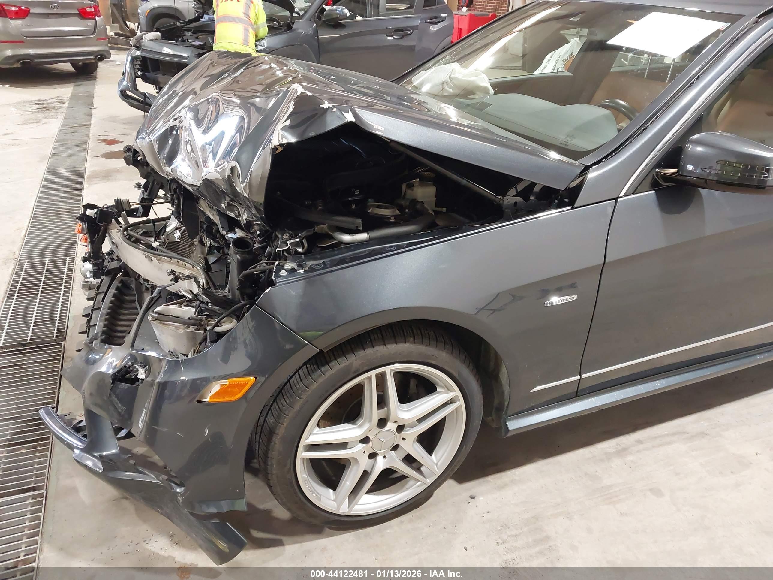 MERCEDES-BENZ E image 6