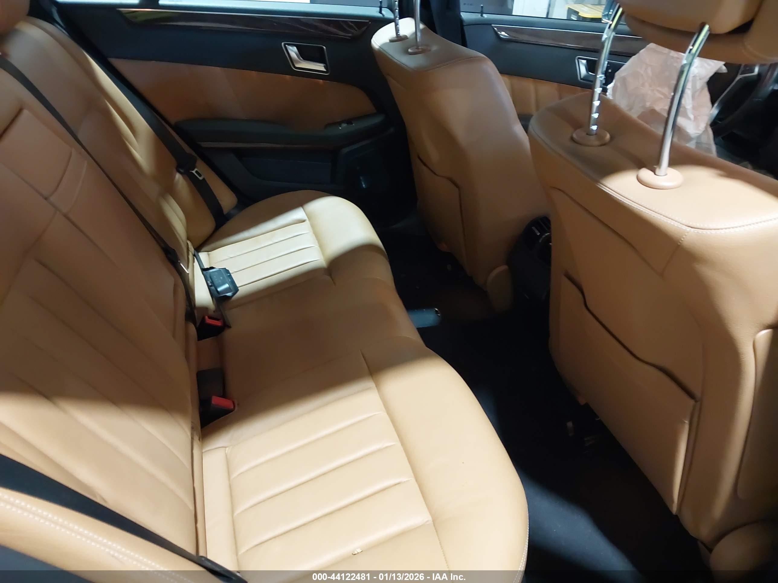 MERCEDES-BENZ E image 8