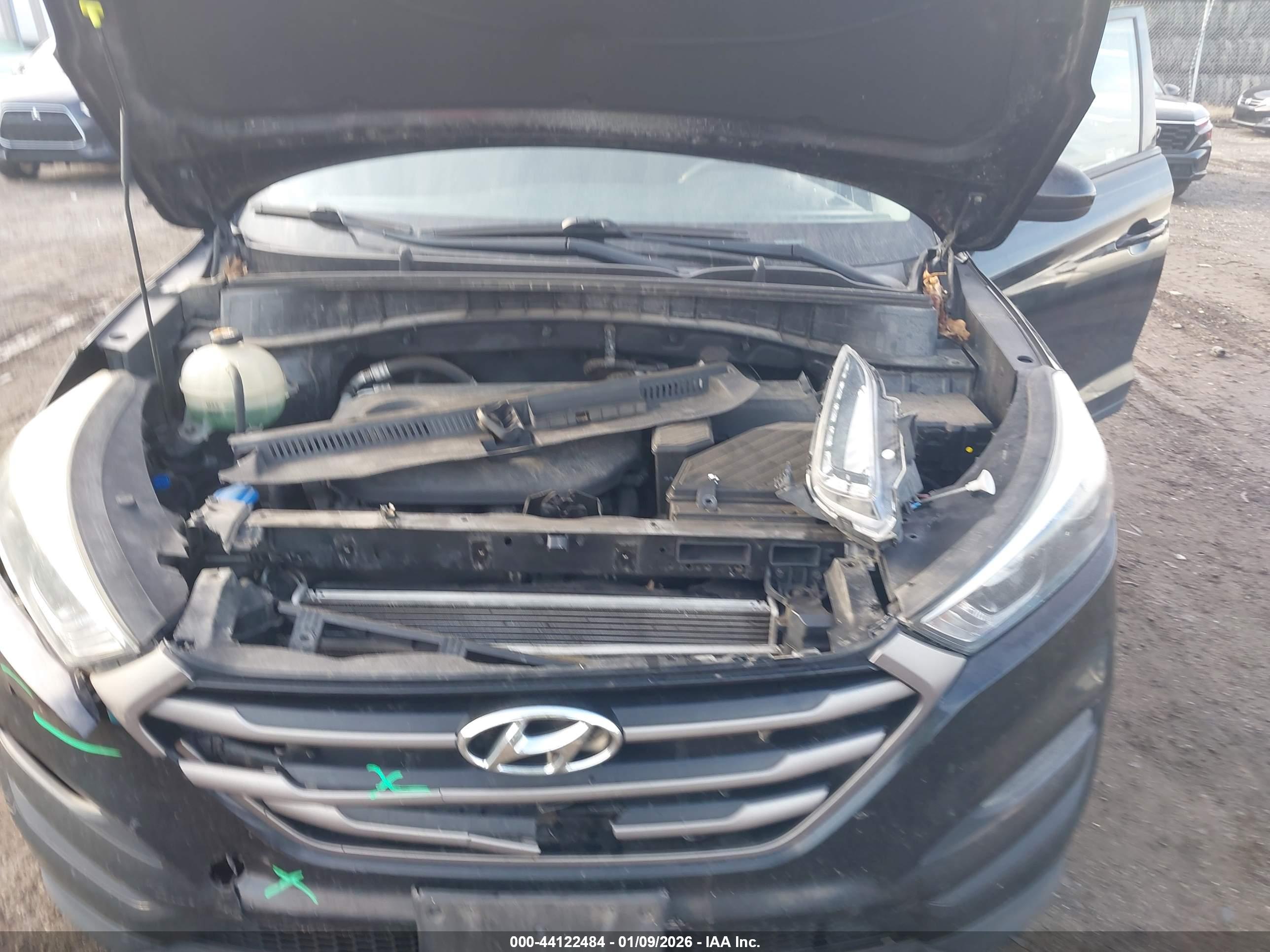 HYUNDAI TUCSON image 10