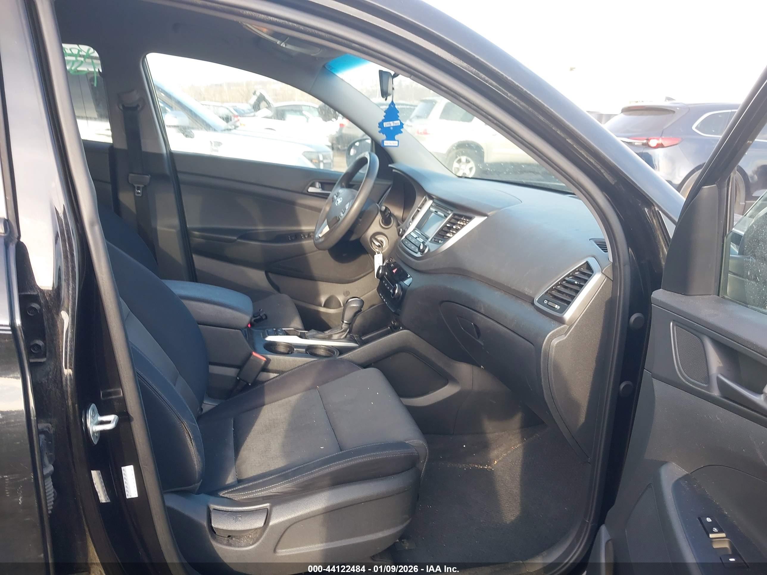 HYUNDAI TUCSON image 5