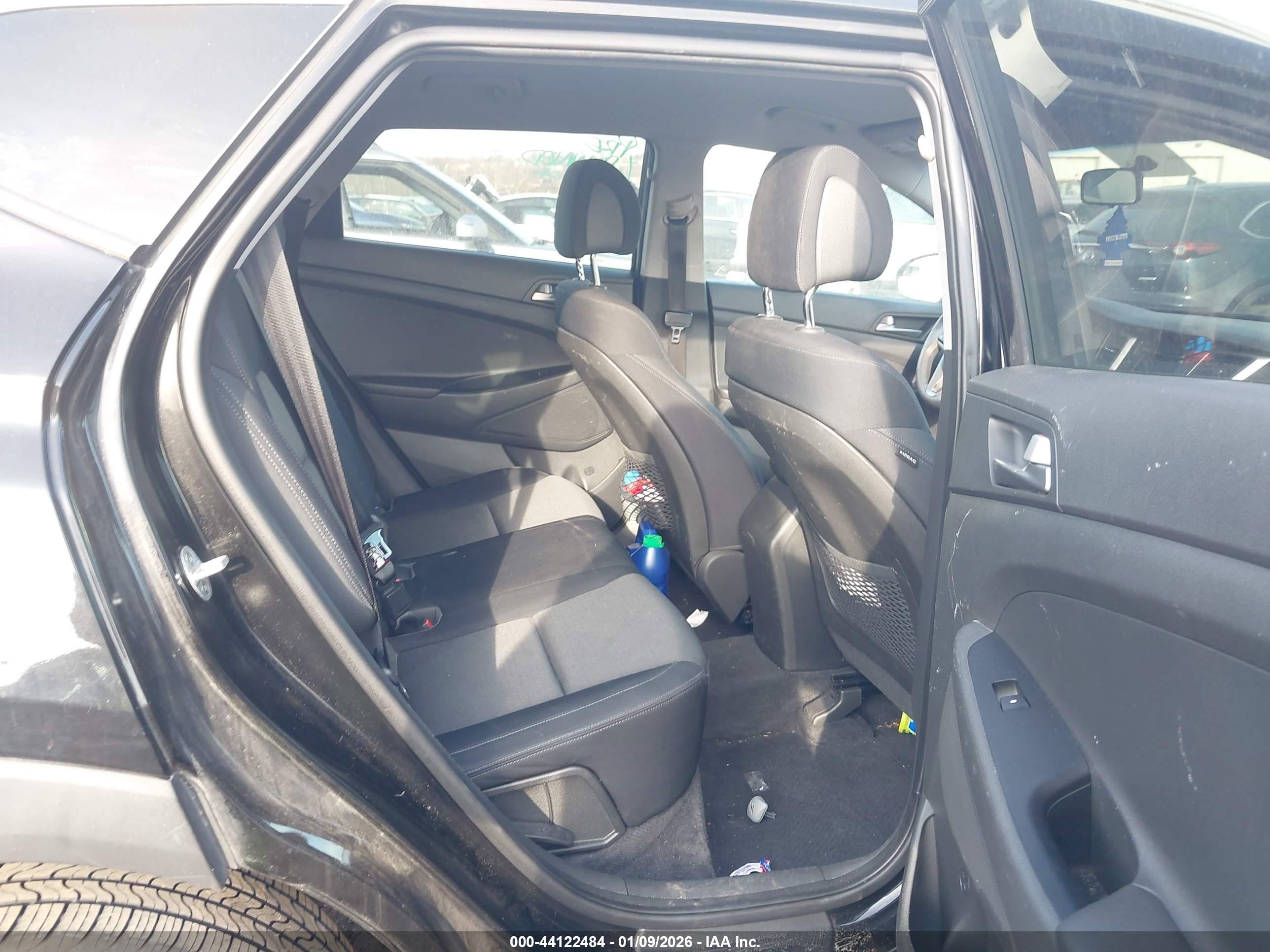 HYUNDAI TUCSON image 8
