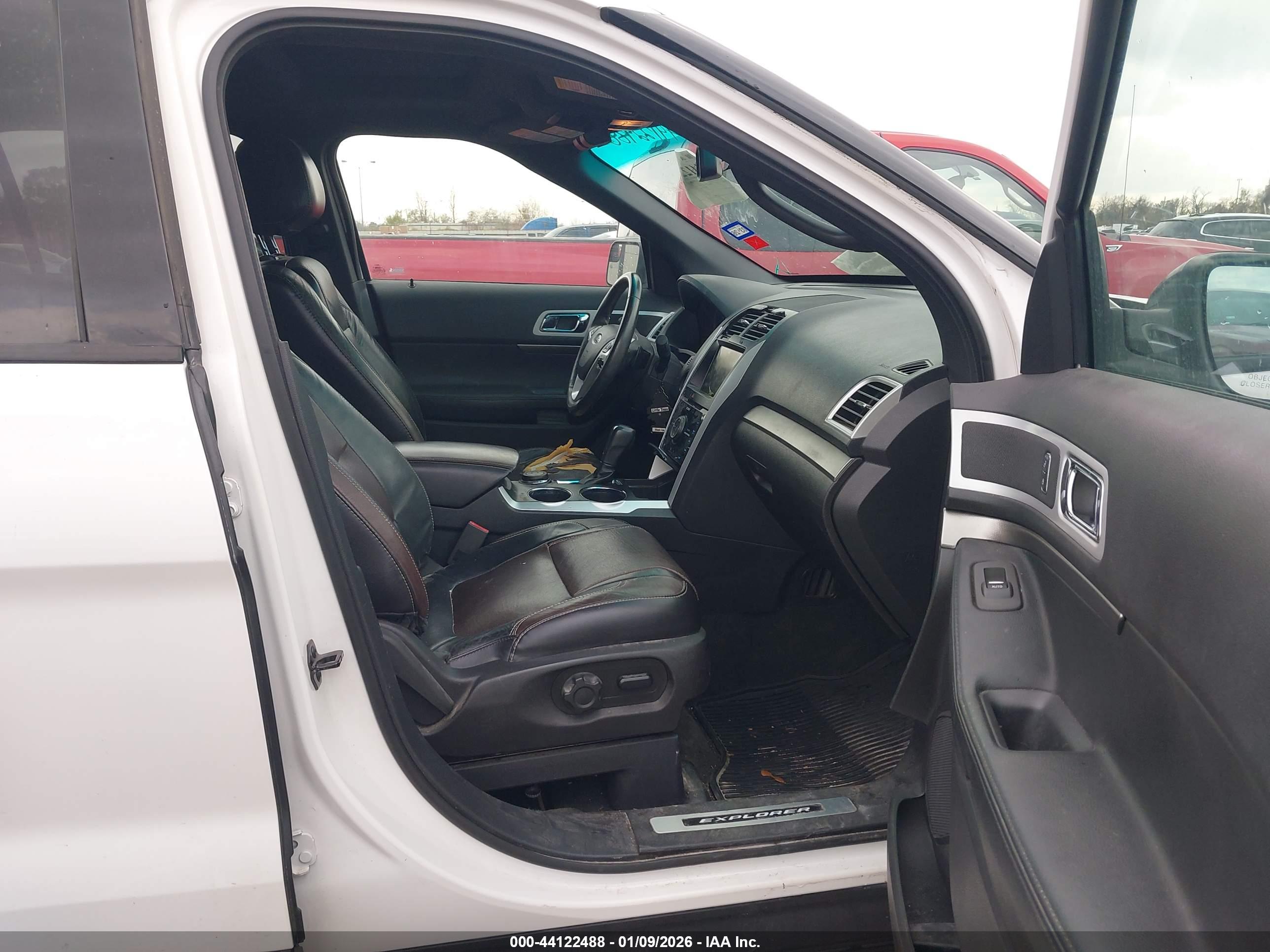 FORD EXPLORER image 5