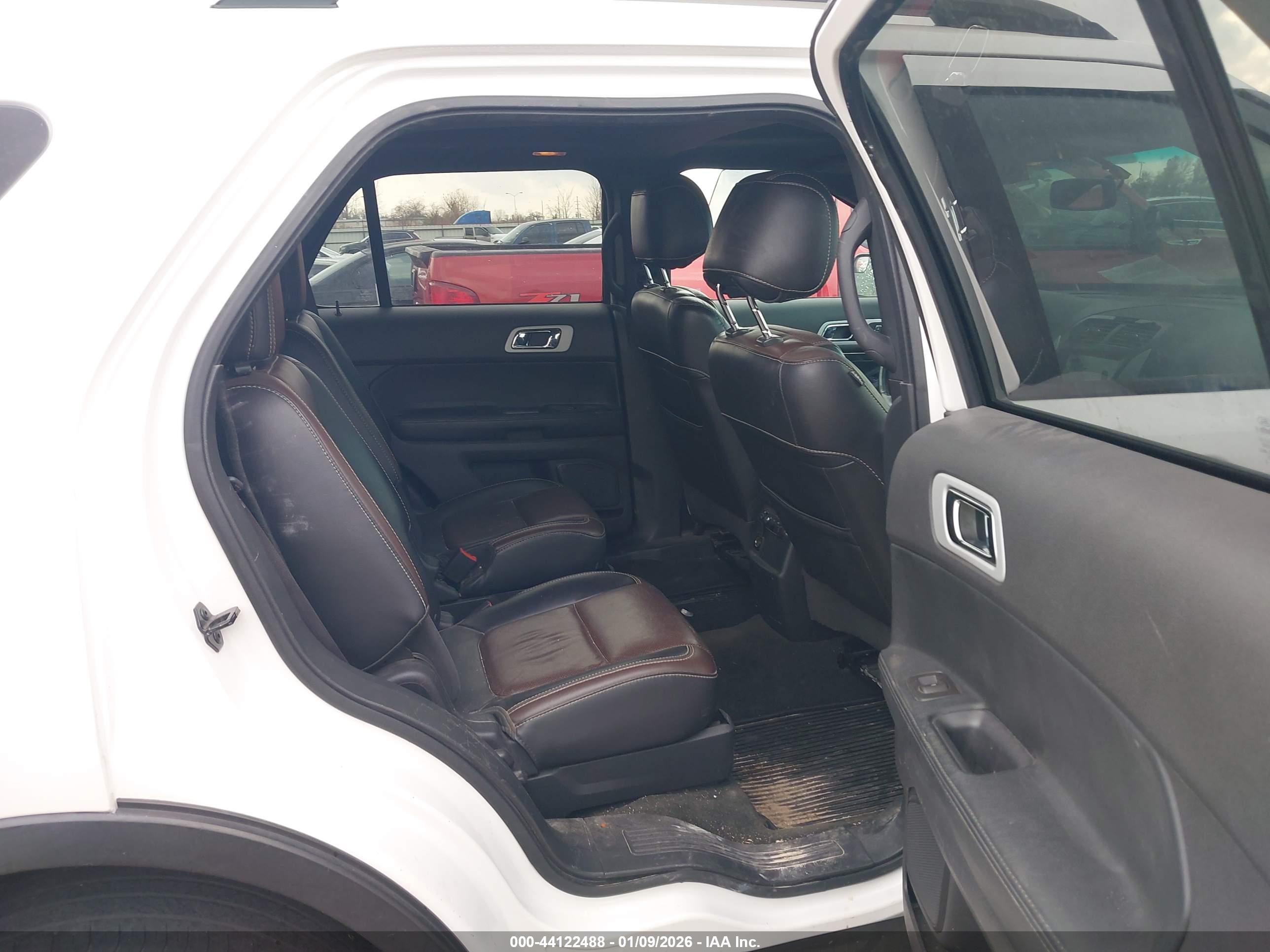 FORD EXPLORER image 8