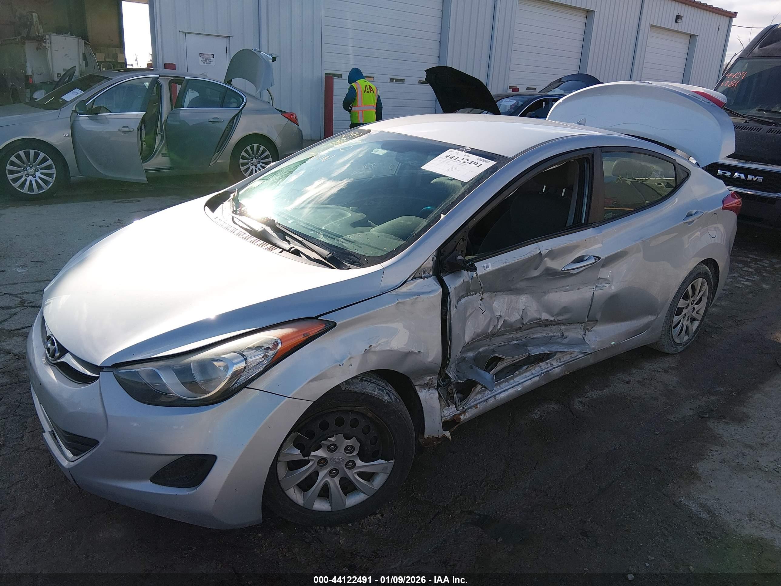 HYUNDAI ELANTRA image 2