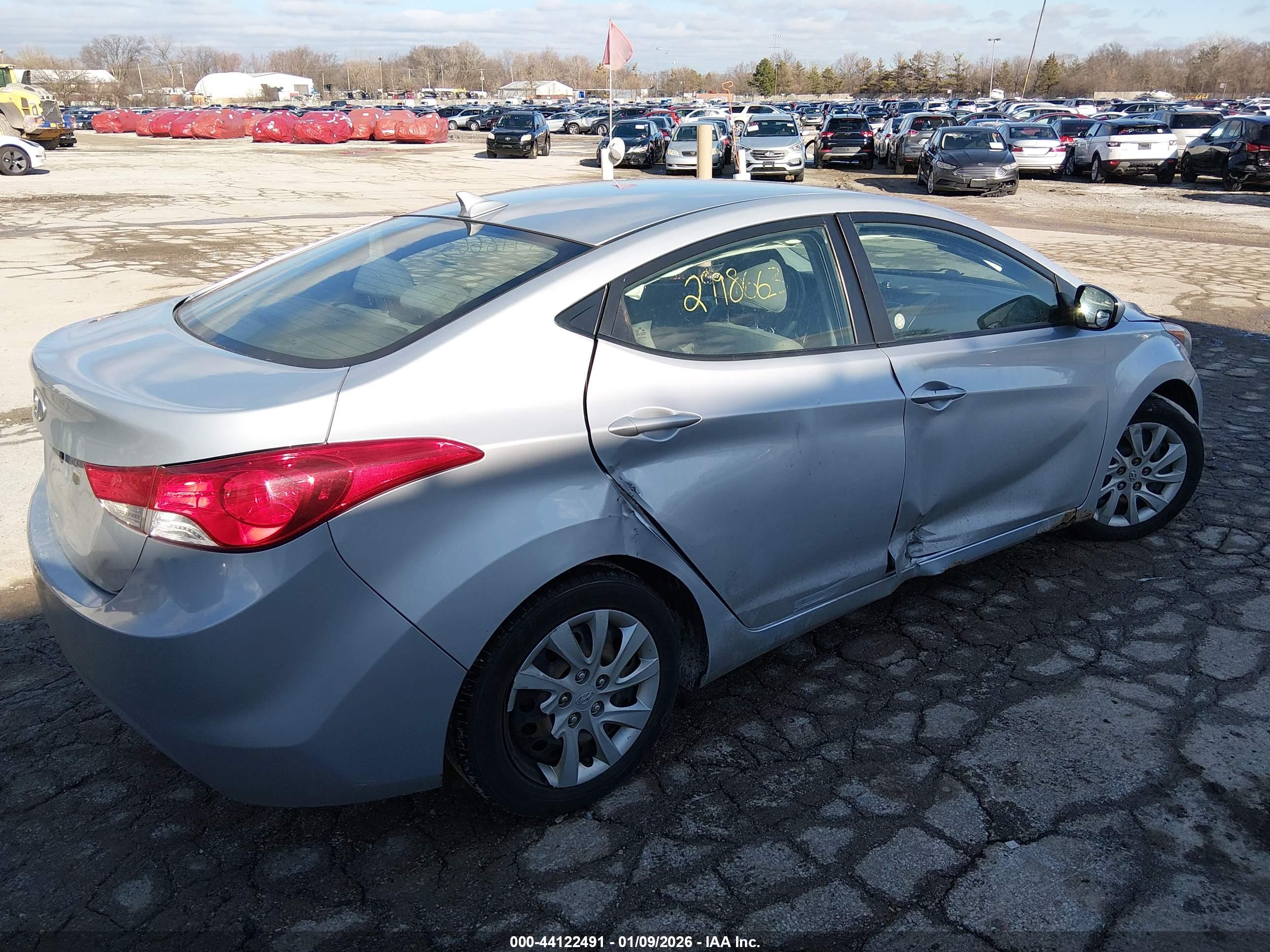 HYUNDAI ELANTRA image 4