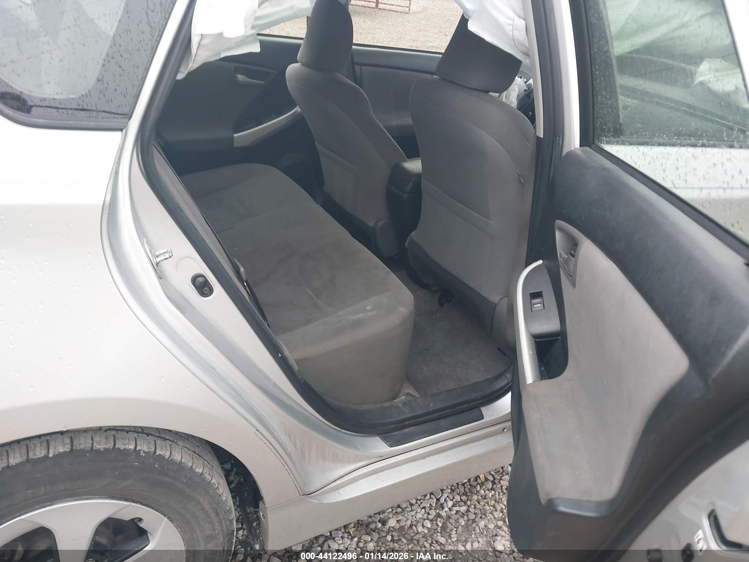 TOYOTA PRIUS image 8
