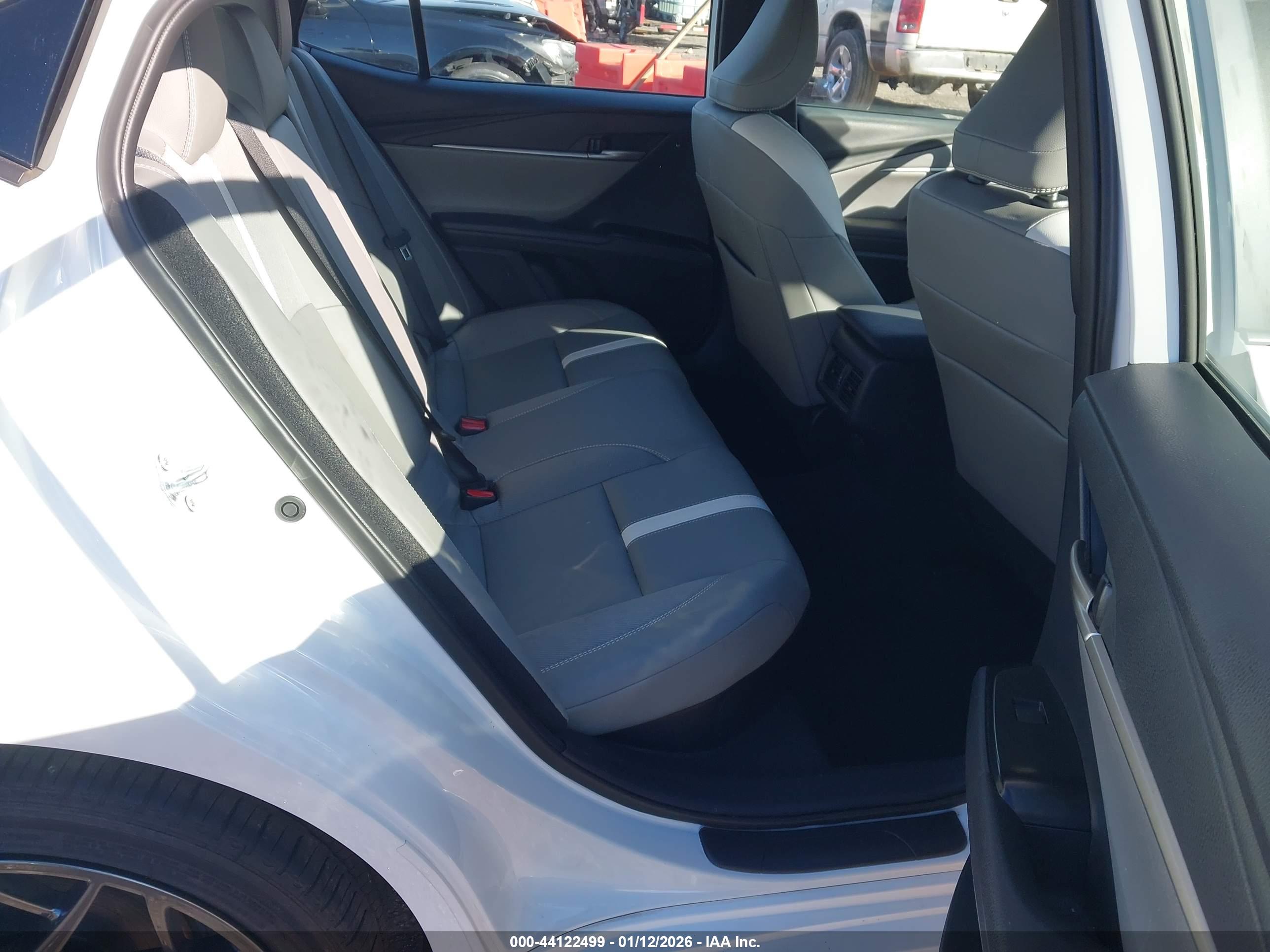 TOYOTA CAMRY image 8