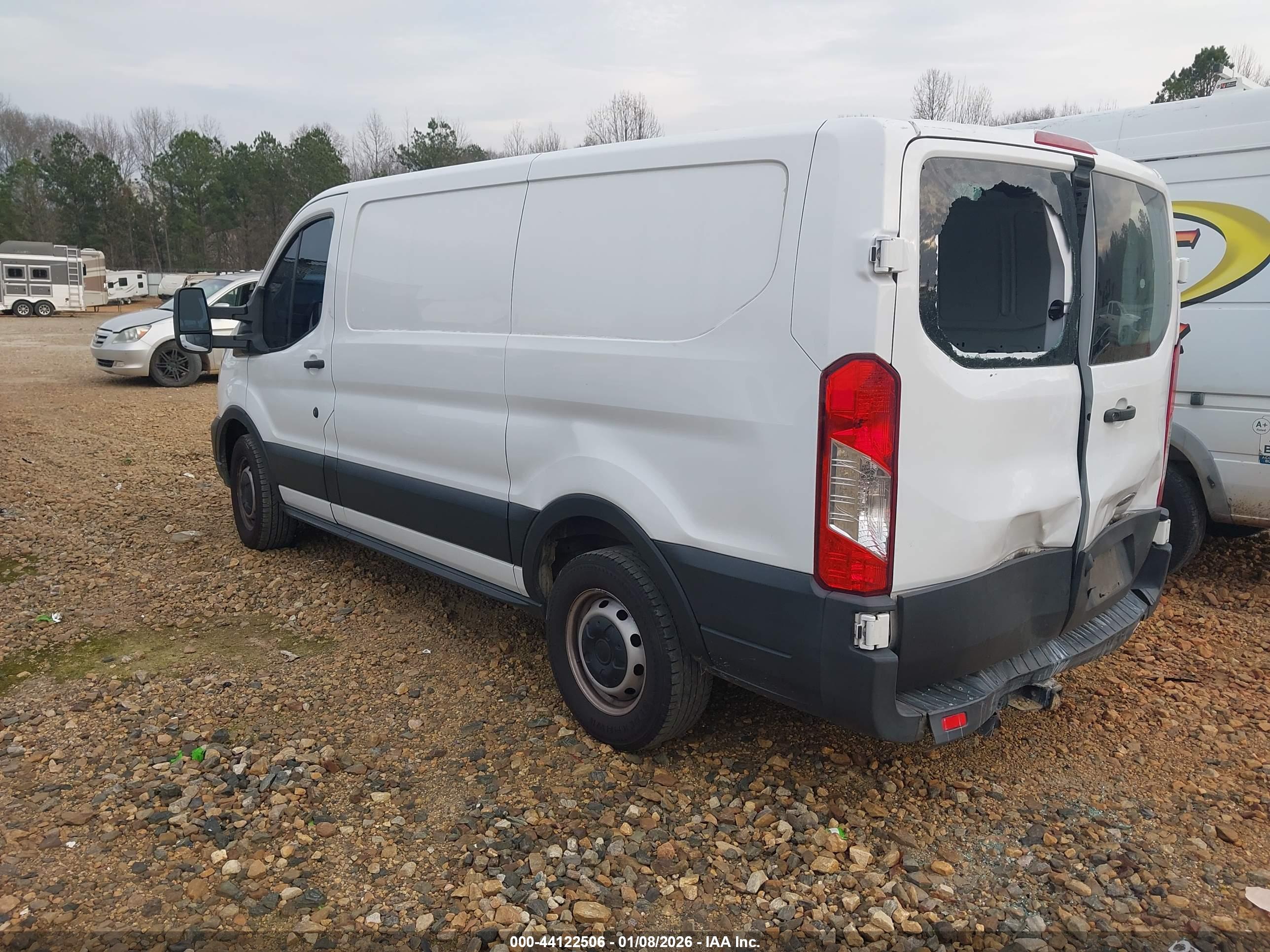 FORD TRANSIT-150 image 3
