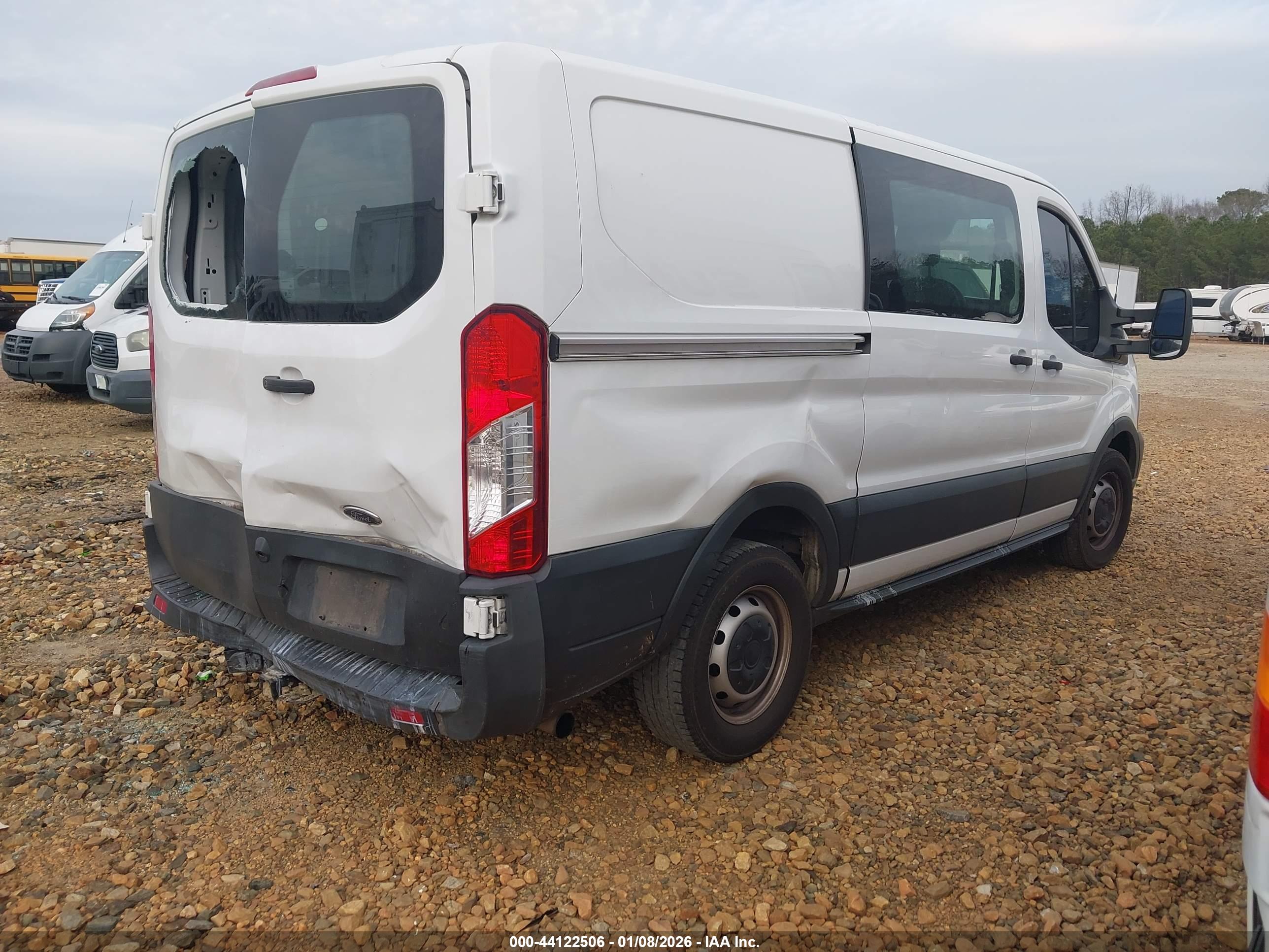 FORD TRANSIT-150 image 4